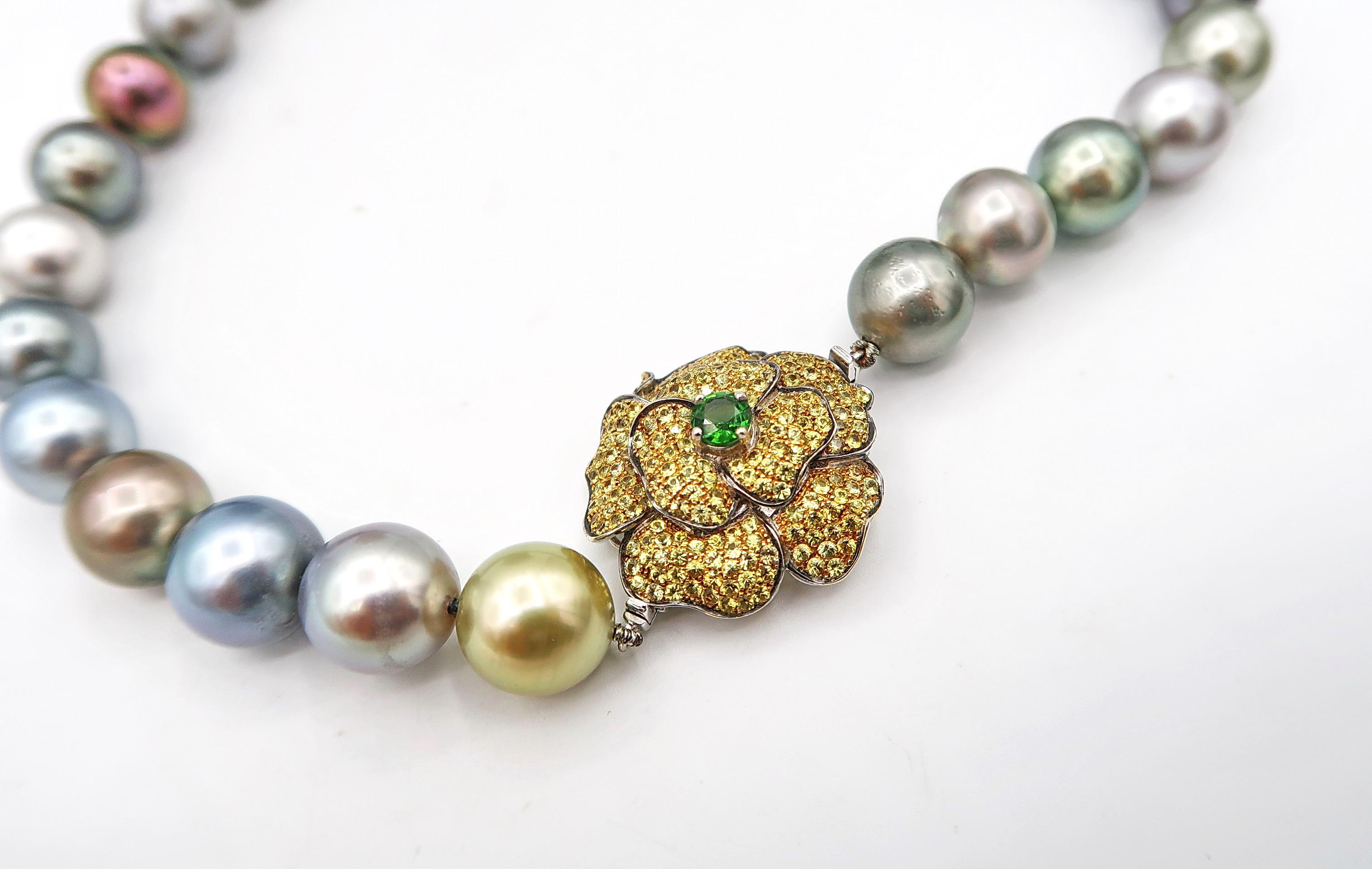 BOON Tsavorite Yellow Sapphire Flower Clasp in 18 Karat Gold and Multicolour Tahitian and South Sea Pearl Necklace

Yellow Sapphire: 3.47cts.
Tsavorite: 0.48ct.
Tahitian and South Sea Pearls: 32 pcs.
Gold: 18K 14.04g.