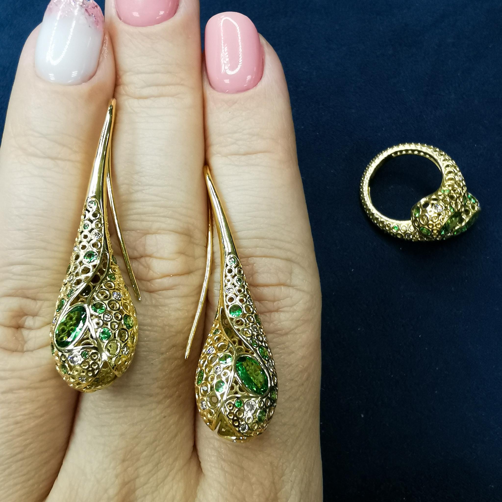 Tsavorites 0.89 Carat Champagne Diamonds 18 Karat Yellow Gold Bubble Earrings For Sale 1