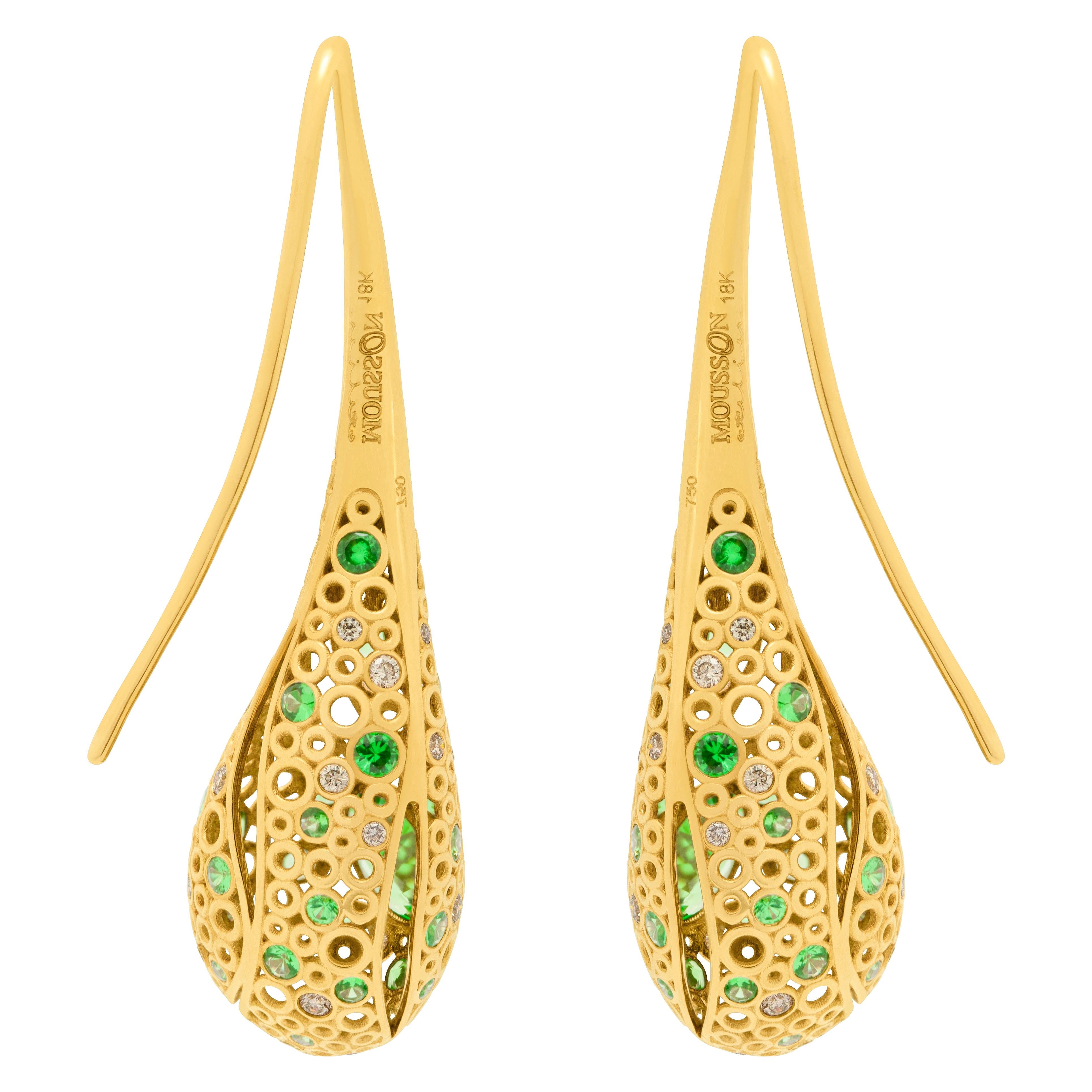 Tsavorites 0.89 Carat Champagne Diamonds 18 Karat Yellow Gold Bubble Earrings
Incredibly light and airy Earrings from our Bubbles Collection. Yellow 18 Karat Gold is made in the form of variety of small bubbles, some of which have 60 Tsavorites and