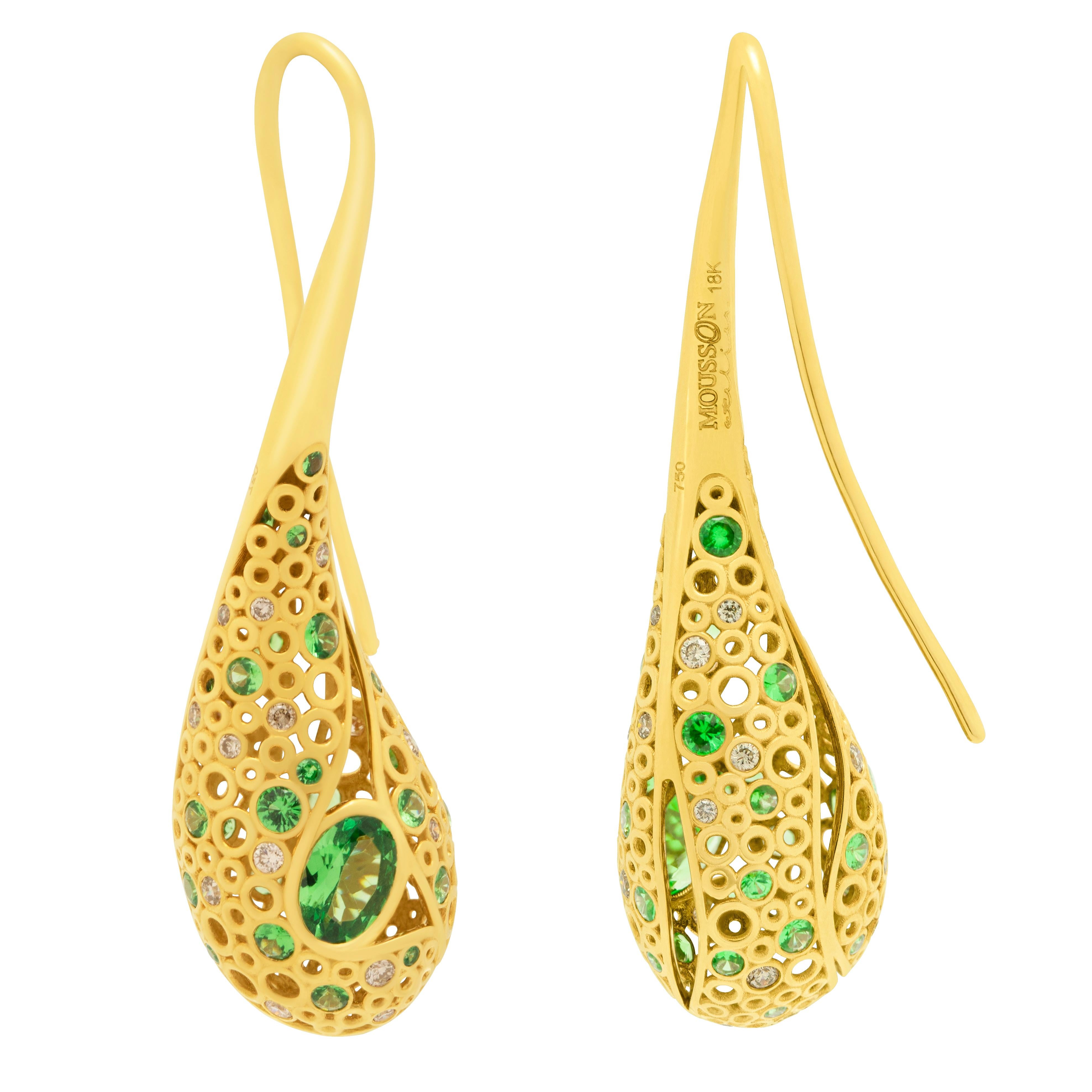 Contemporary Tsavorites 0.89 Carat Champagne Diamonds 18 Karat Yellow Gold Bubble Earrings For Sale