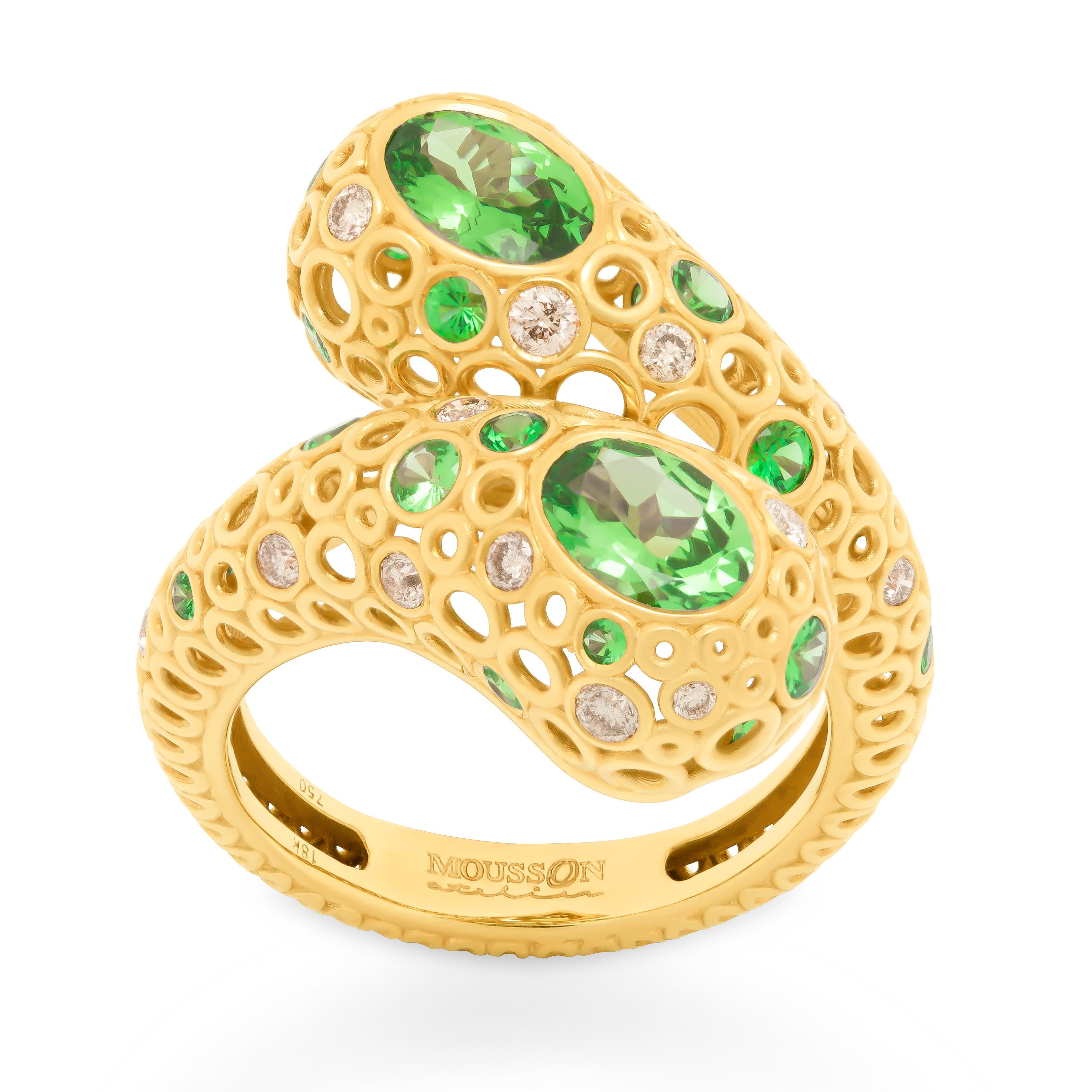Tsavorites 1.50 Carat Champagne Diamonds 18 Karat Yellow Gold Bubble Ring
Incredibly light and airy Ring from our Bubbles Collection. Yellow 18 Karat Gold is made in the form of variety of small bubbles, some of which have 19 Tsavorites and 15