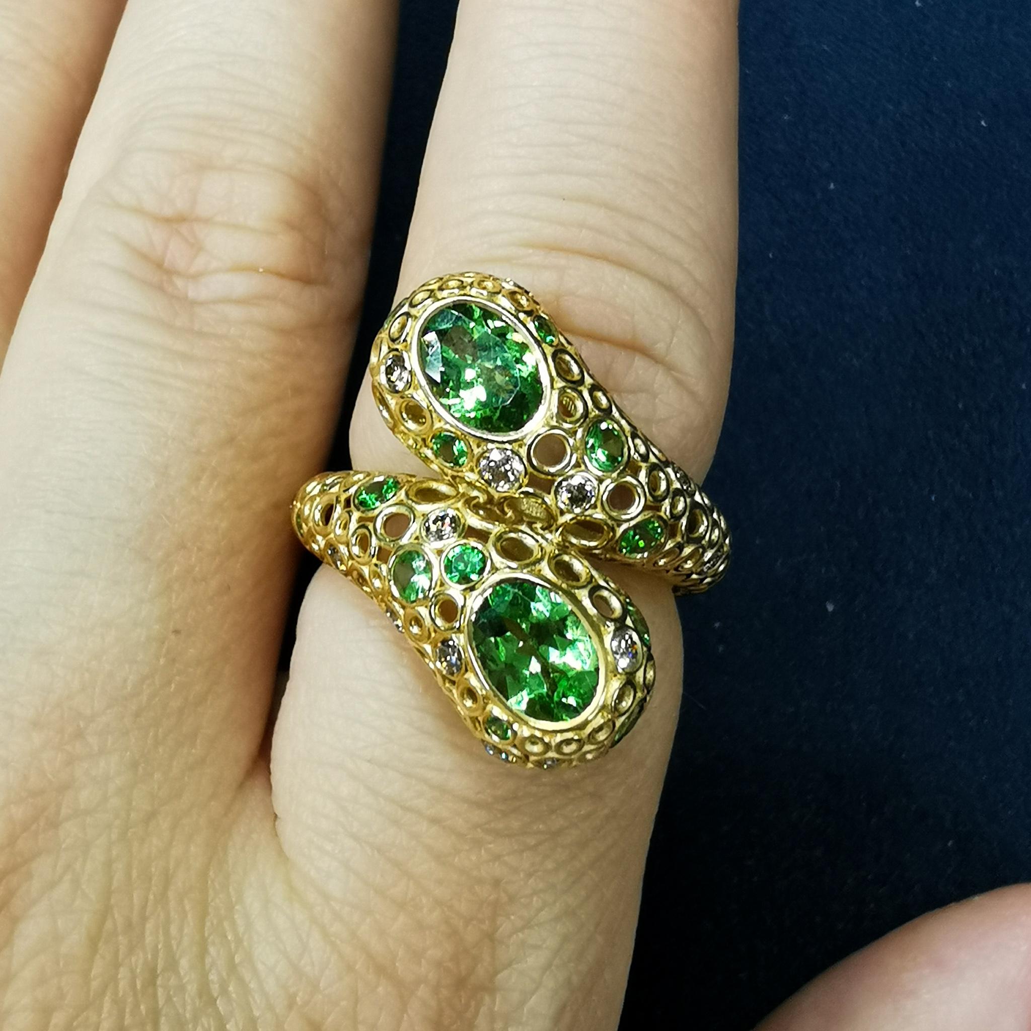 Tsavorites 1.50 Carat Champagne Diamonds 18 Karat Yellow Gold Bubble Ring In New Condition In Bangkok, TH