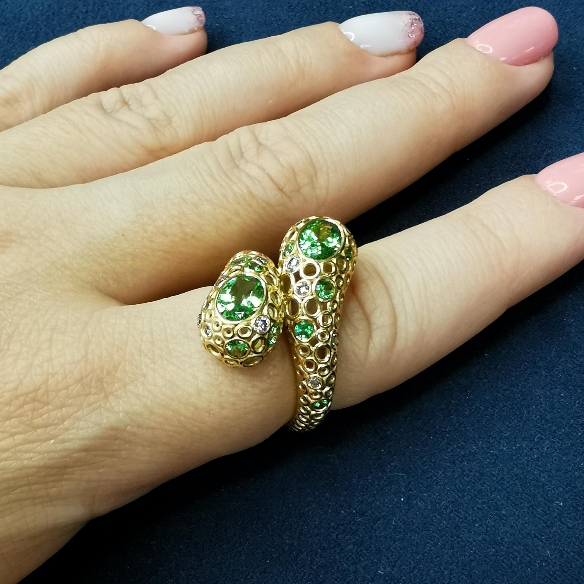 Women's or Men's Tsavorites 1.50 Carat Champagne Diamonds 18 Karat Yellow Gold Bubble Ring For Sale