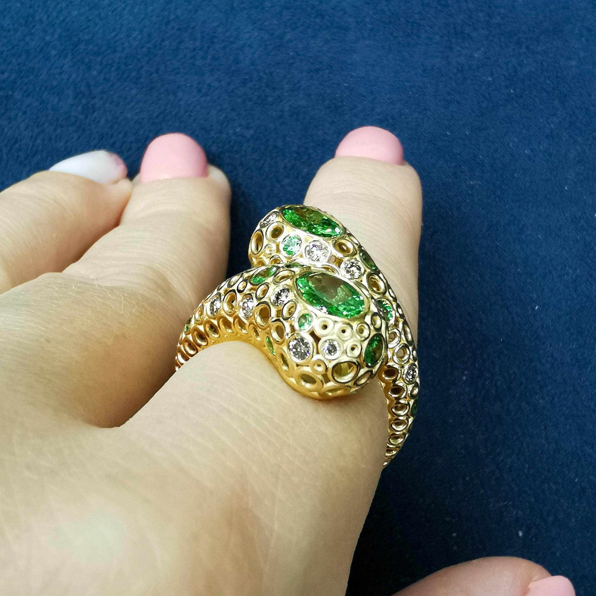 Tsavorites 1.50 Carat Champagne Diamonds 18 Karat Yellow Gold Bubble Ring For Sale 1