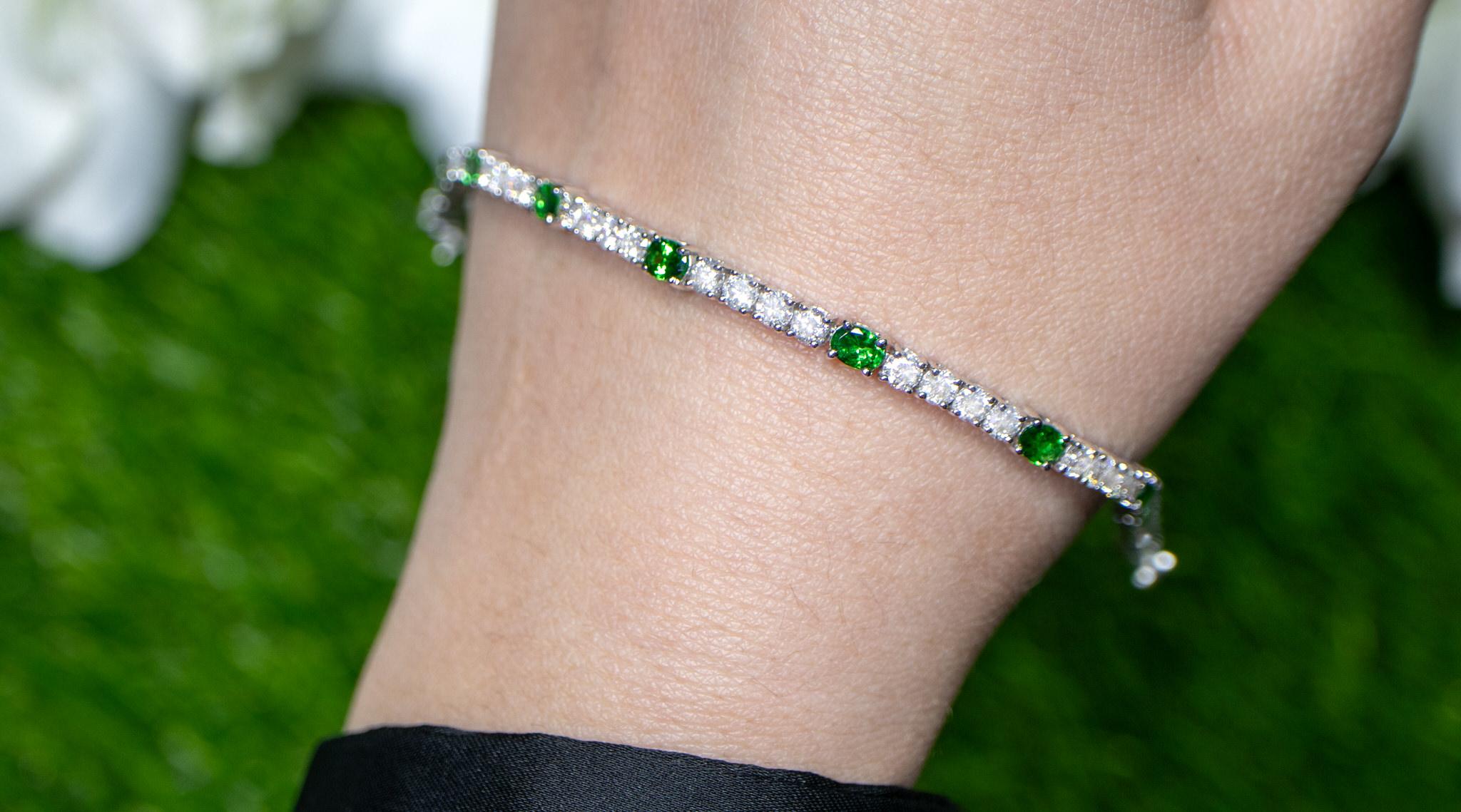 Tsavorites and Diamonds Tennis Bracelet 5.75 Carats 18K White Gold In Excellent Condition For Sale In Laguna Niguel, CA
