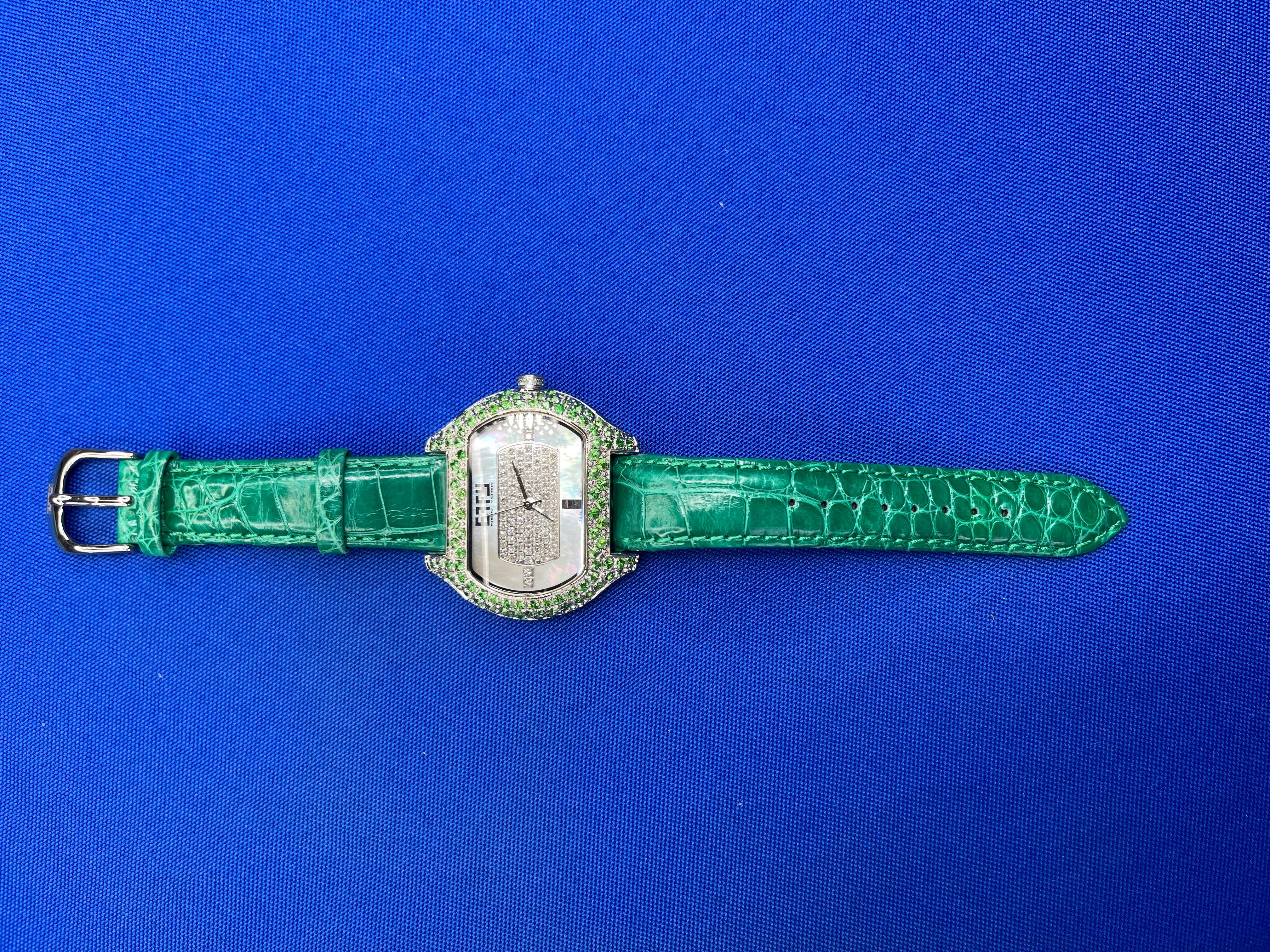 Tsavorites & Diamant Pave Zifferblatt Luxus Schweizer Quarz Exotische Lederband Uhr Damen im Angebot