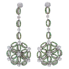 Boucles d'oreilles pendantes en or blanc 14 carats, tsavorites et diamants