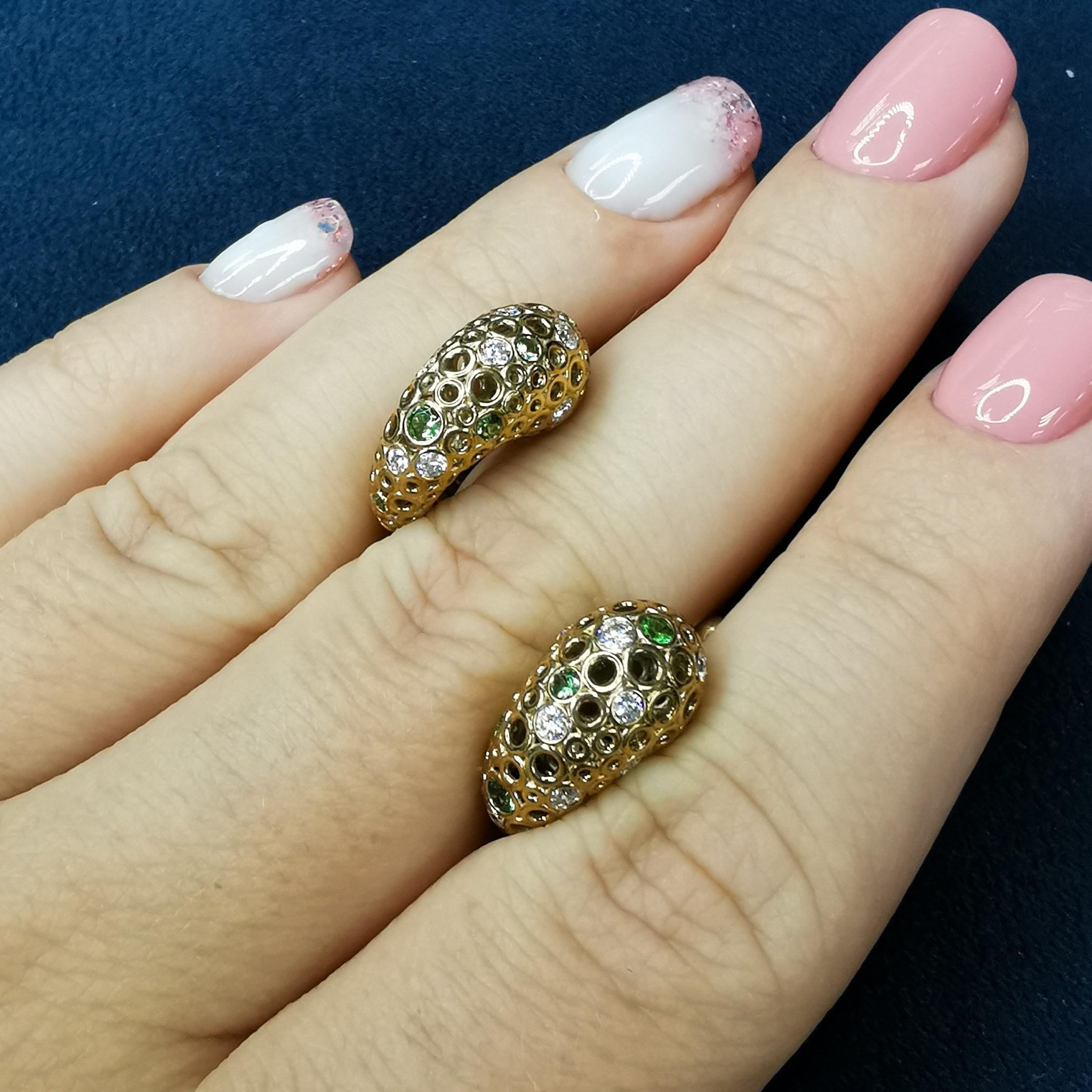 Tsavorit-Diamanten 18 Karat Gelbgold Blasenohrringe im Zustand „Neu“ im Angebot in Bangkok, TH