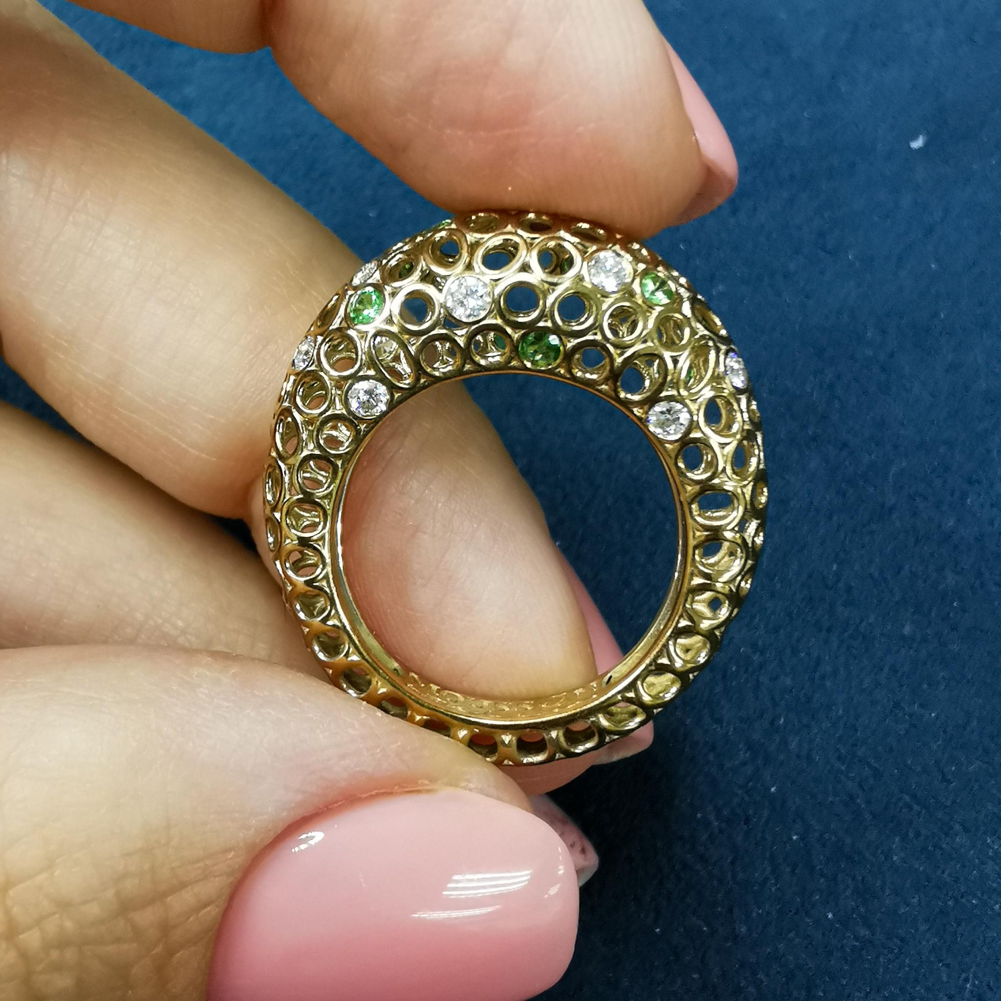 Tsavorit Diamanten 18 Karat Gelbgold Blasenring im Zustand „Neu“ im Angebot in Bangkok, TH
