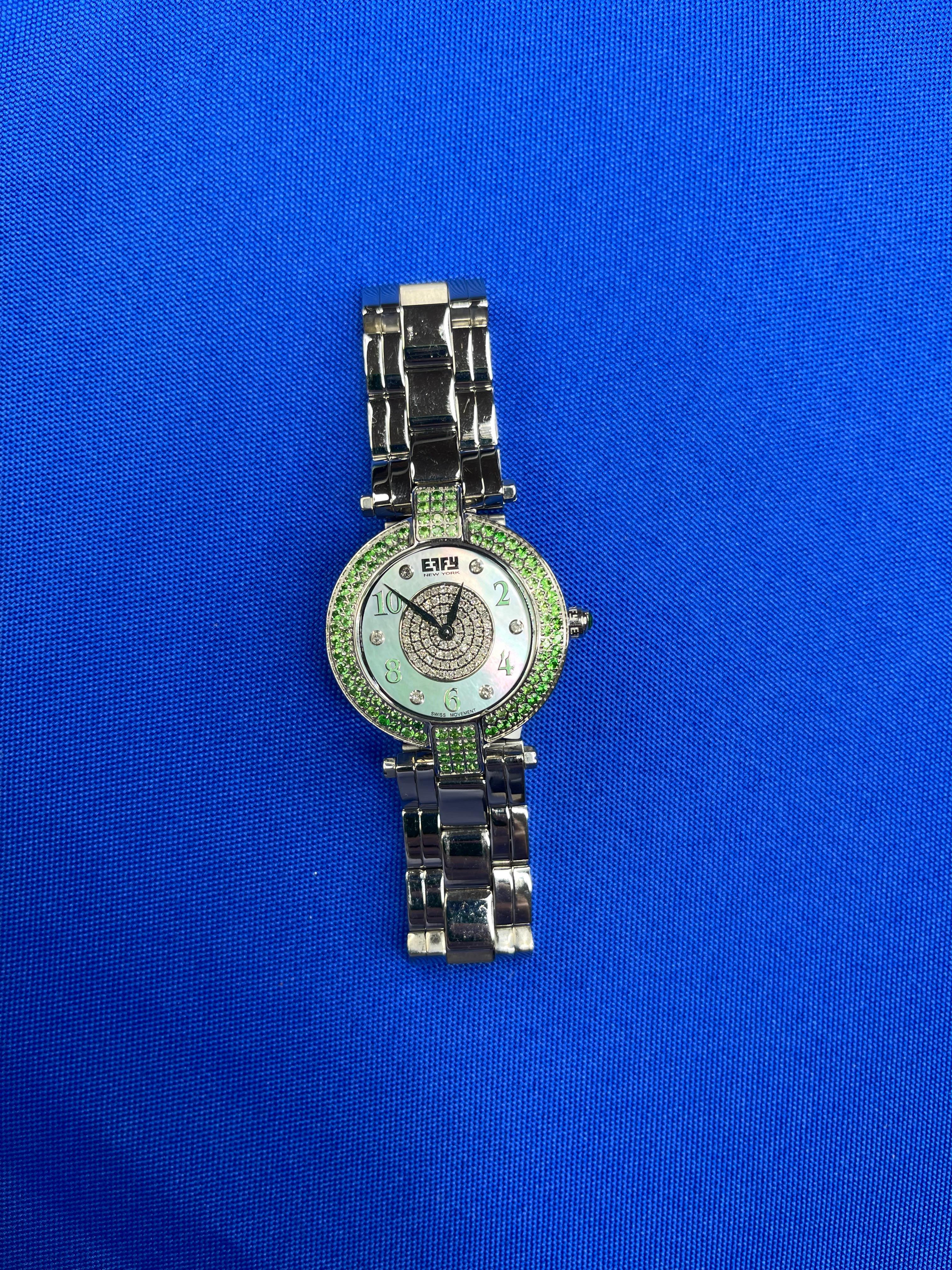 Tsavorites & Diamanten Pave Zifferblatt Luxus Schweizer Quarz Exotische Uhr (Moderne) im Angebot