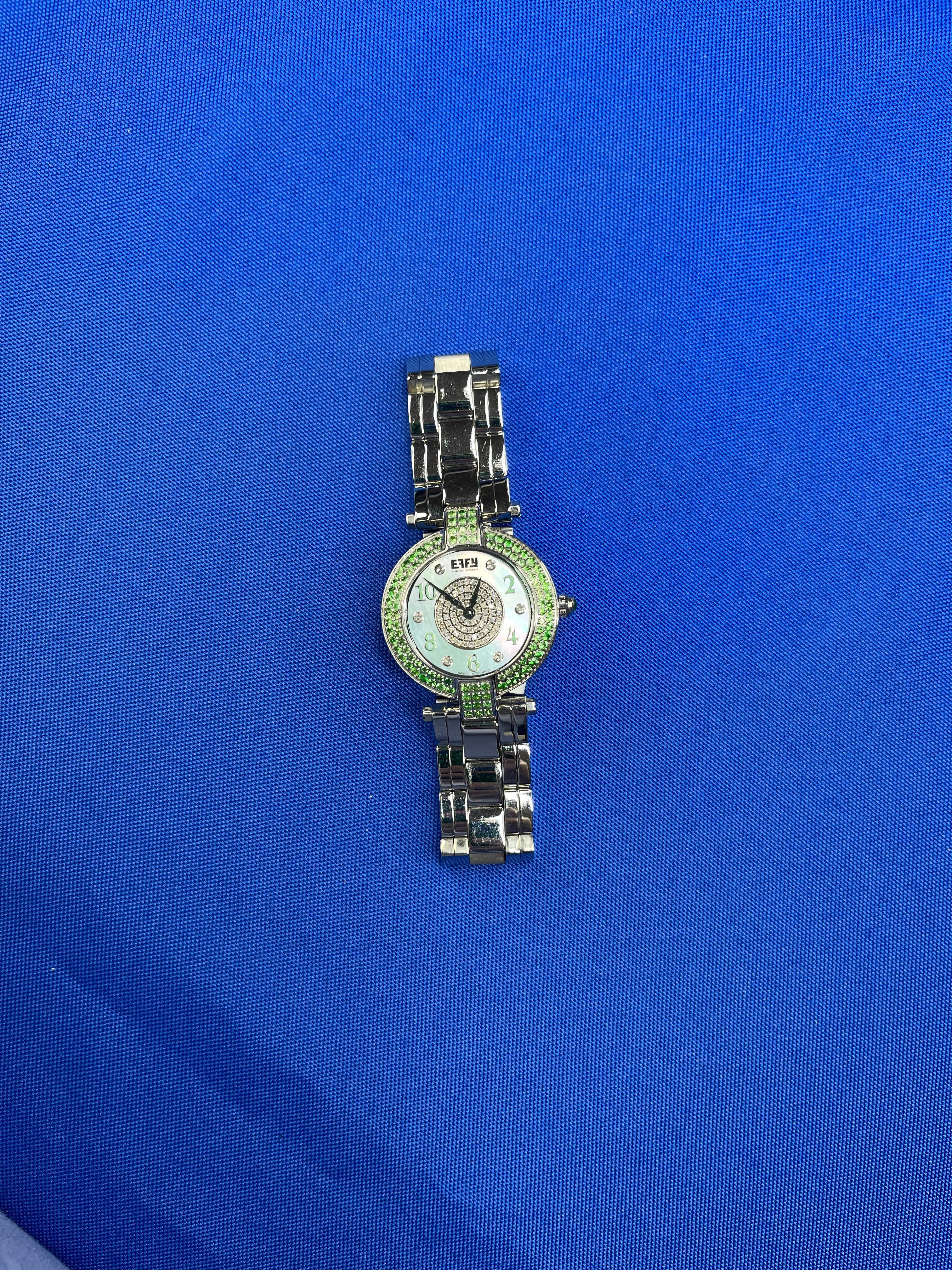 Tsavorites & Diamanten Pave Zifferblatt Luxus Schweizer Quarz Exotische Uhr Damen im Angebot