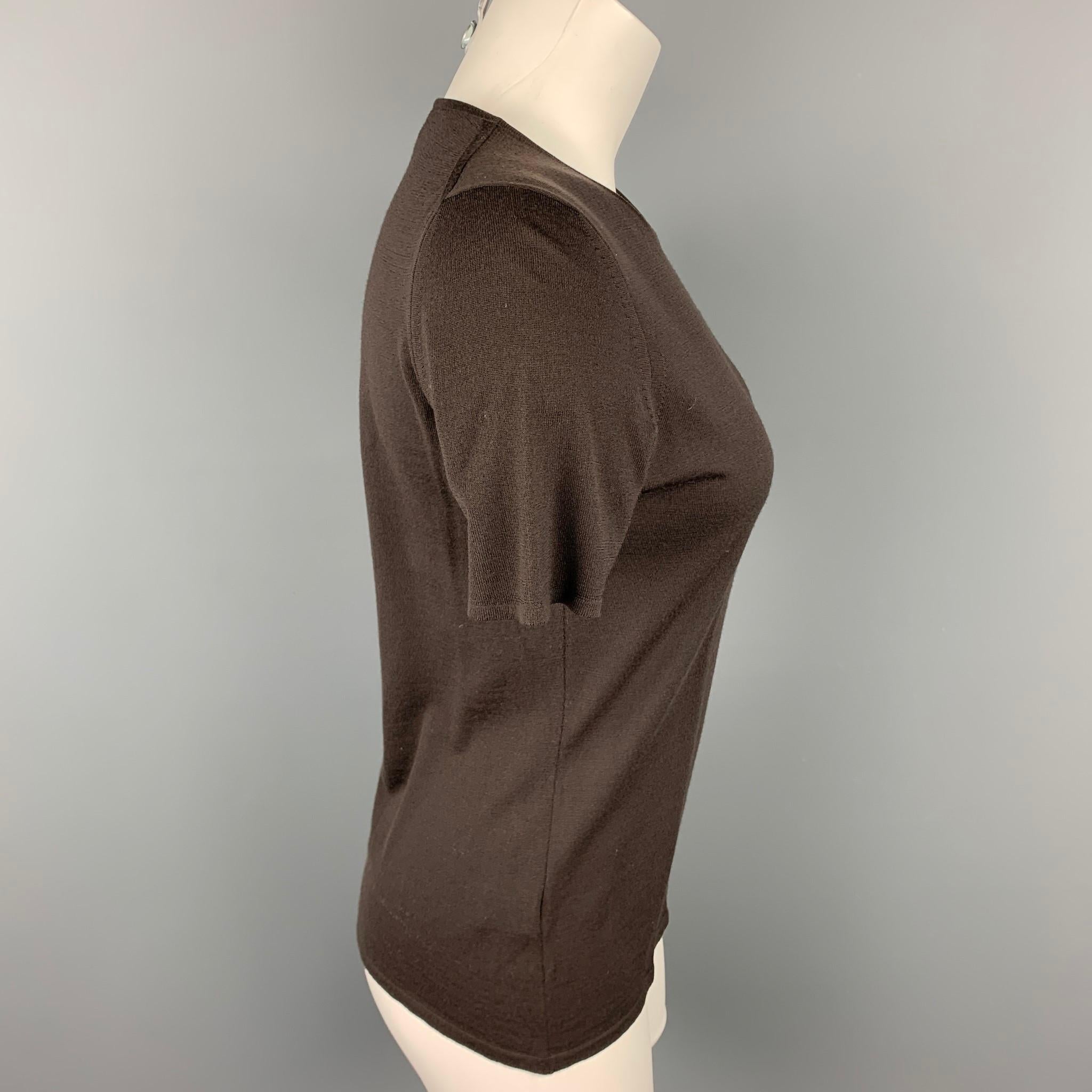TSE short sleeve pullover comes in a brown knitted wool featuring a crew-neck. Cardigan sold separately. Made in Italy.

Very Good Pre-Owned Condition.
Marked: M

Measurements:

Shoulder: 15 in.
Bust: 35 in.
Sleeve: 9 in.
Length: 22 in. 