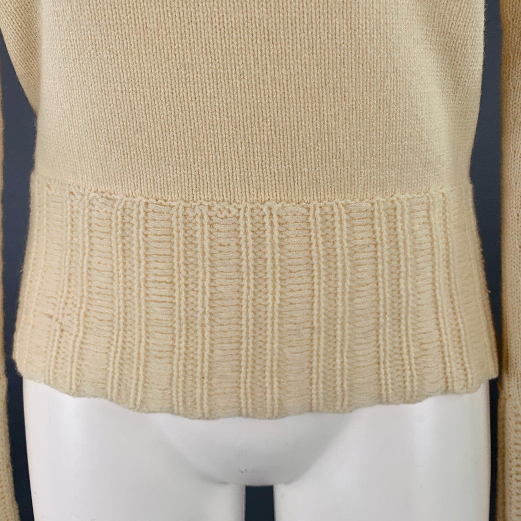 TSE sweater
in a cream cashmere knit featuring dropped stitch knitting technique details on neck, hem, and cuffs; and cowl neck. Good Pre-Owned Condition. Moderate signs of wear, please check photos. As is. 

Marked:   M 

Measurements: 
 
Shoulder: