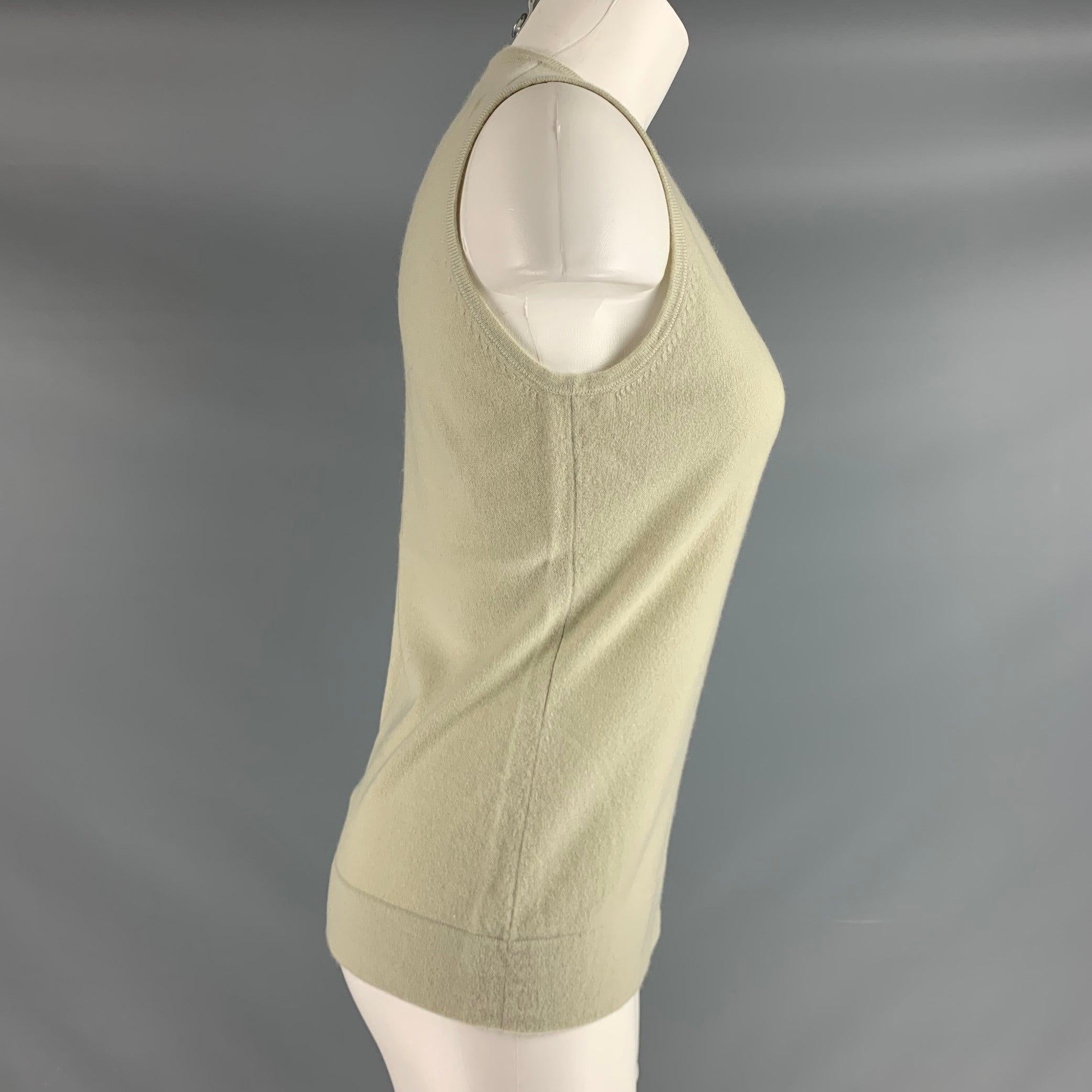 TSE classic casual comes in a green sage knitted cashmere featuring crew neck, sleeveless. Excellent Pre-Owned Condition. 

Marked:   M 

Measurements: 
 
Shoulder: 12.5 inBust: 35 inLength: 24 in
  
  
 
Sui Generis Reference: 128969
Category: