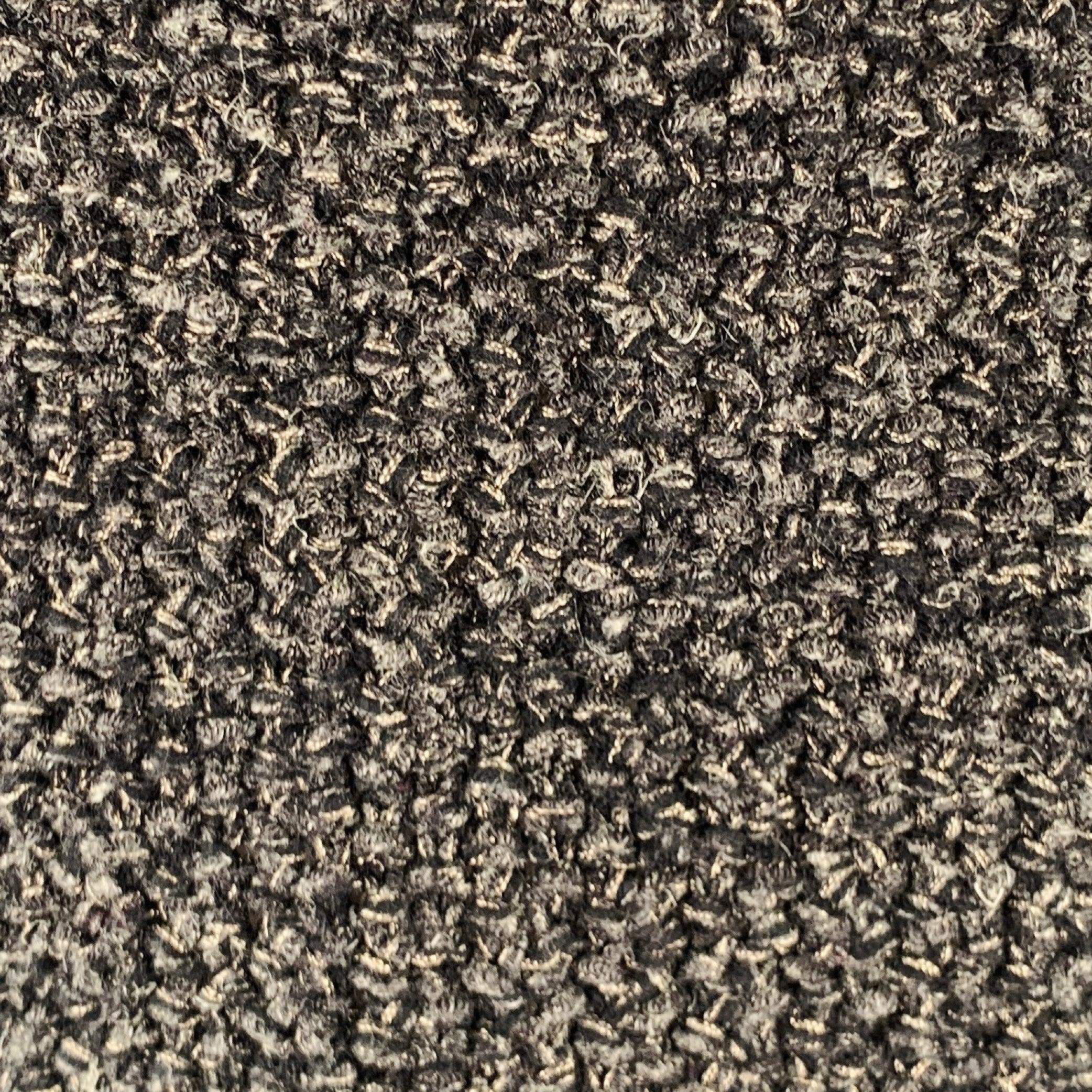 Pull TSE
en laine mélangée noire et gris anthracite, avec manches courtes, bordures en tricot côtelé contrasté et col ras du cou. Tissu fabriqué en Italie. Excellent état d'occasion. 

Marqué :   S 

Mesures : 
 
Épaule : 15.5 pouces Poitrine : 36