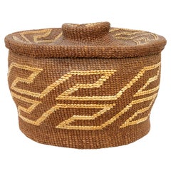 Cesta con tapa Tsimshian