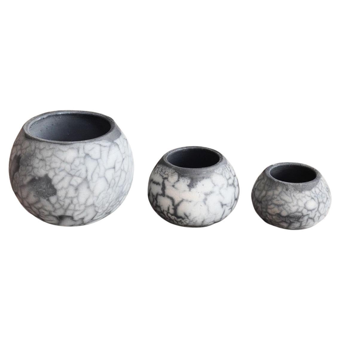 Ensemble de 3 pots à plantes Tsuchi Raku en céramique fumée, faits à la main