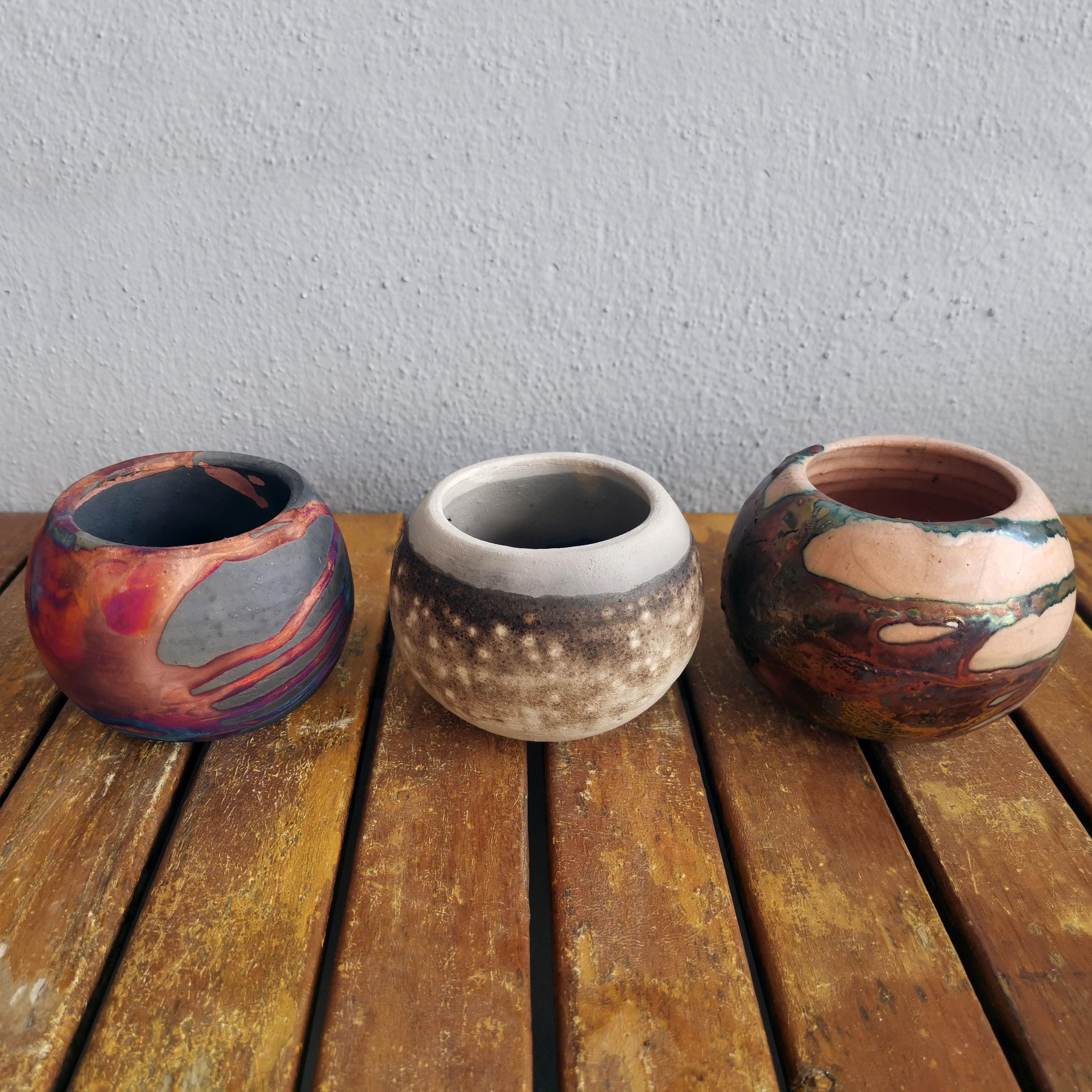 Tsuchi ( 土 )  - Earth

*Plants are not included in this purchase

Our Tsuchi pot is named after the medium it holds ; Earth. This pot is double sealed to prevent moisture from seeping into the ceramic and created with up to 3 holes at the bottom for