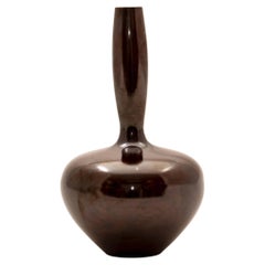 Tsuda Eijyu, eine elegante japanische Vase aus patinierter Bronze