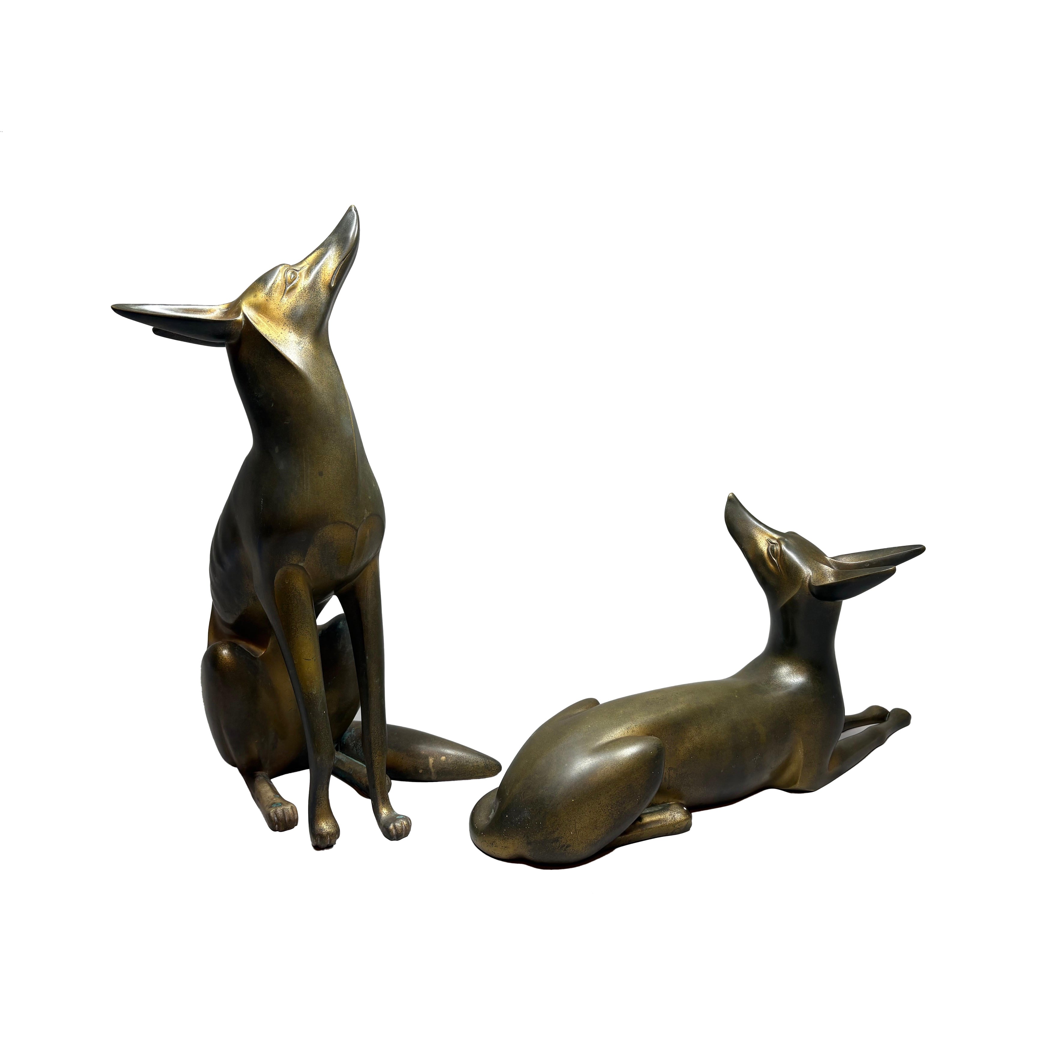 TSUDA SHINOBU (1875-1946), coppia di modelli di volpi giapponesi in bronzo Art Déco