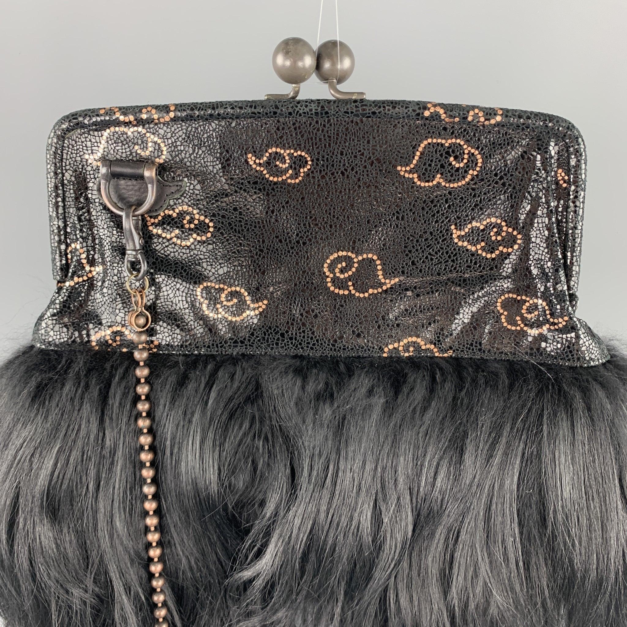 TSUMORI CHISATO Kissenschloss-Tasche aus Leder mit Ziegenhaarbesatz und Gold-Kupferdruck Damen im Angebot