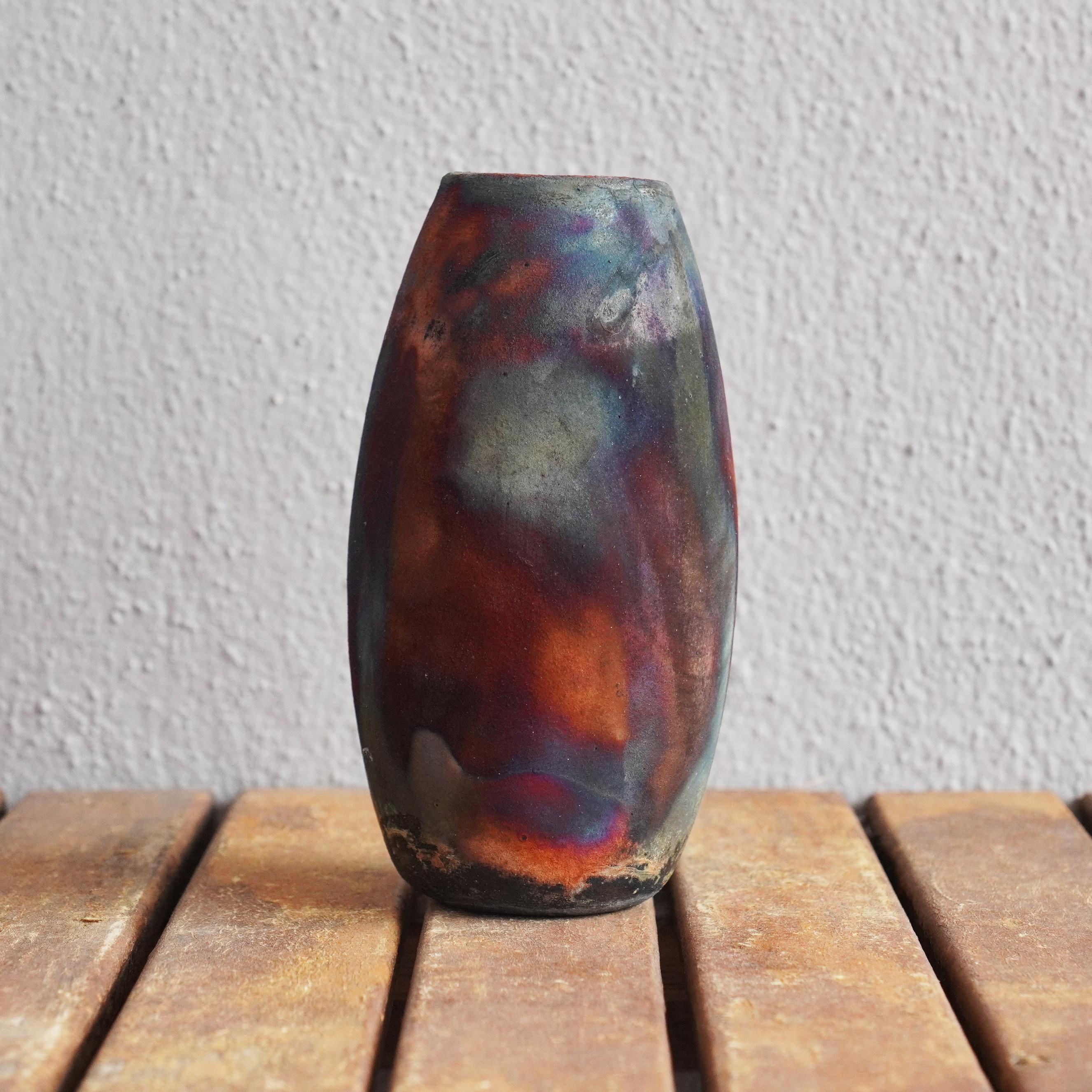 Moderne Vase en poterie Tsuri Raku cuivré mat entièrement fait à la main, cadeau de décoration intérieure en vente