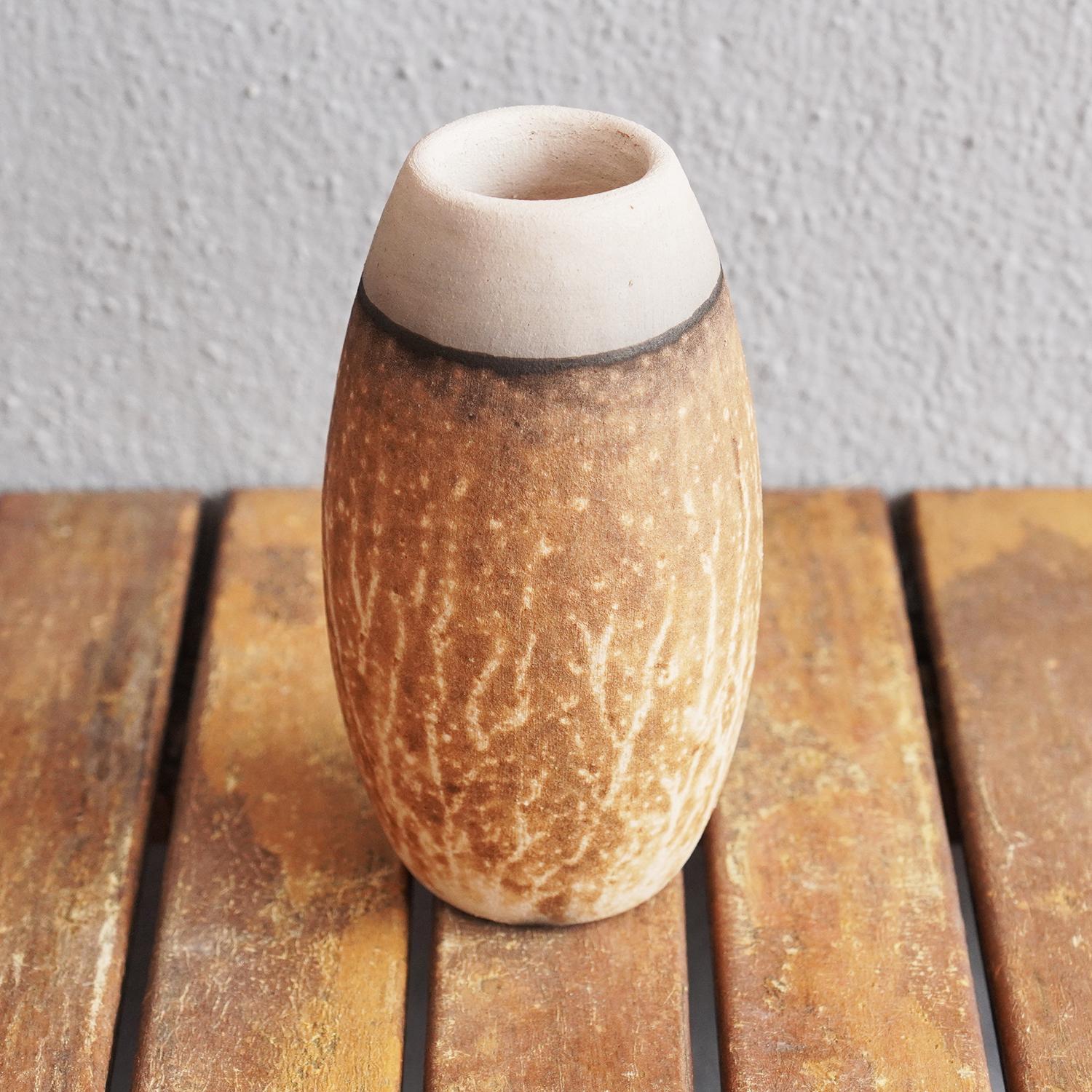 Tsuri ( ツリー ) ~ (n) tree

Our Tsuri vase is based on the classic bottle shape but with a wider mouth at the top. It would definitely look great when put together with other RAAQUU BASICS vases.

You could decorate your space with the Tsuri vase as