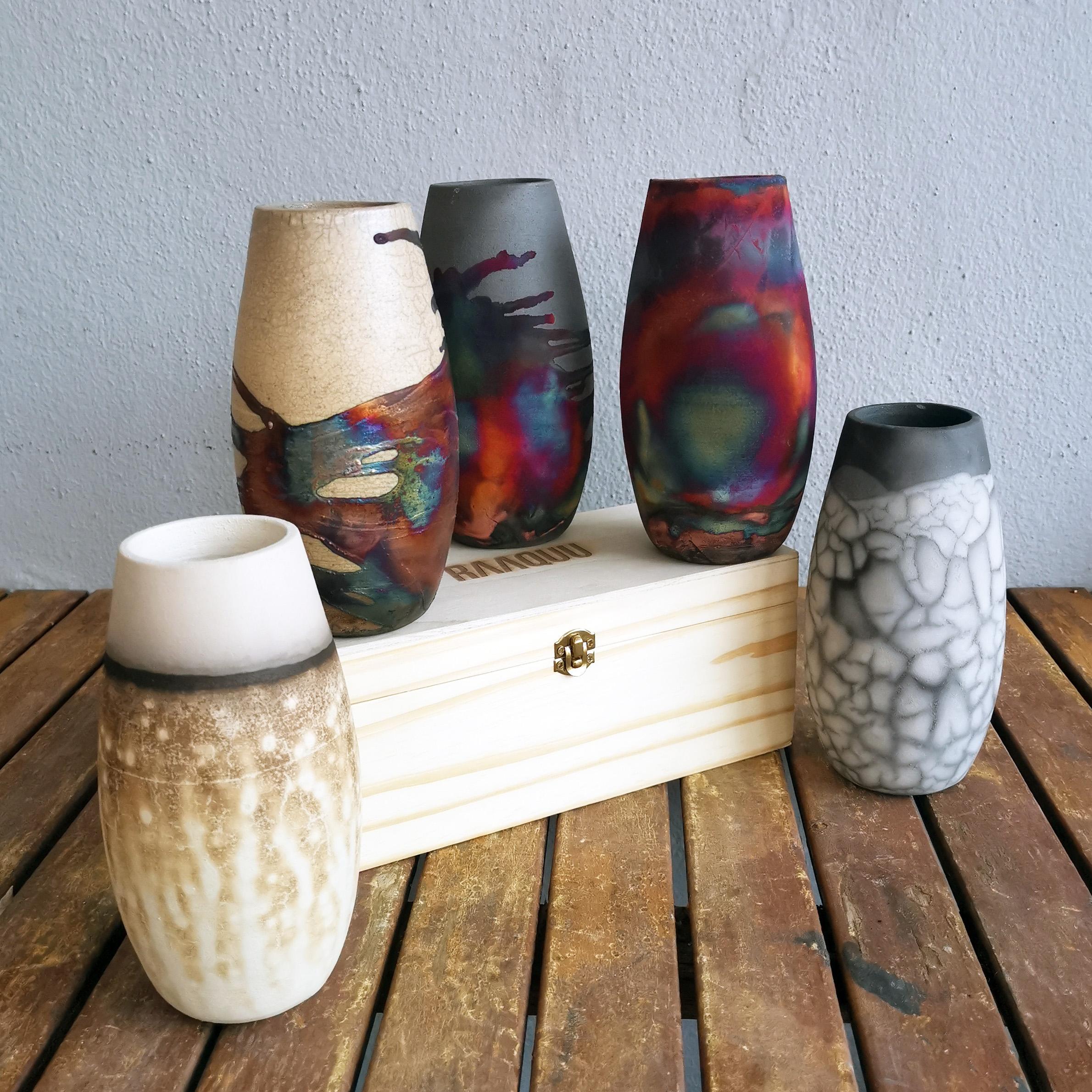Moderne Vase en poterie Tsuri Raku avec boîte cadeau, Raku fumé, céramique faite à la main en vente