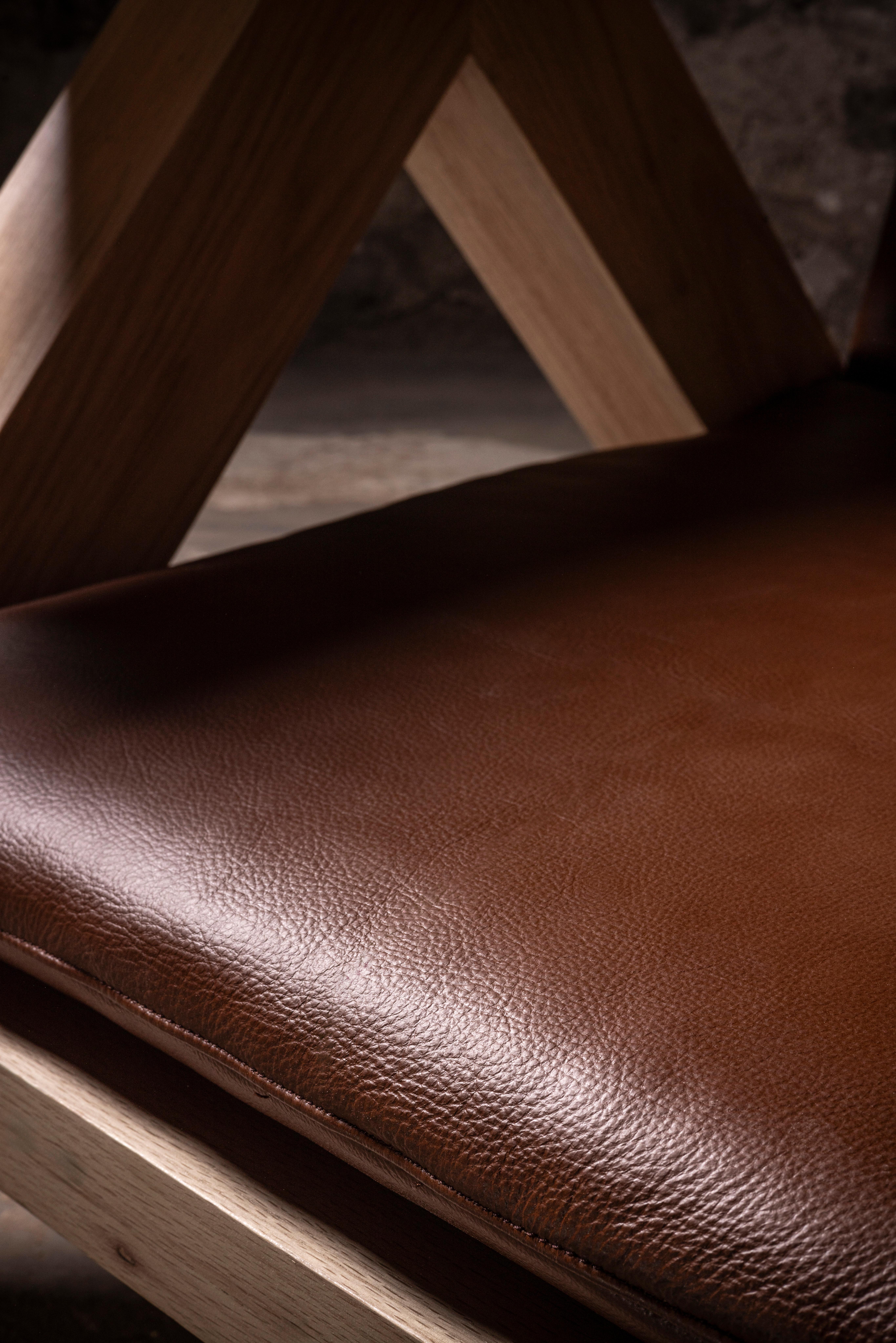 Mexicain Chaise longue TTR en chêne massif et cuir par No Age Studio en vente