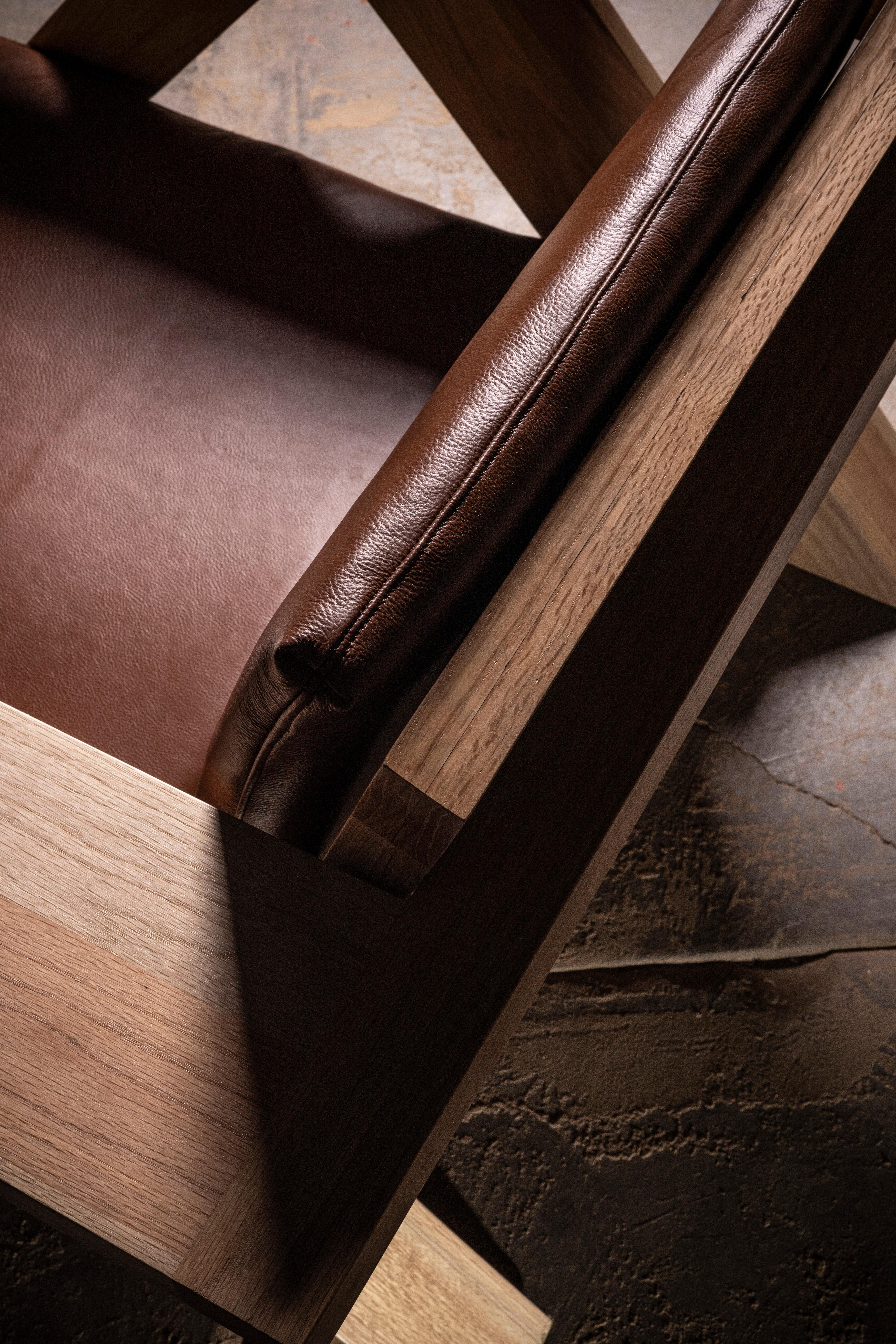 Chaise longue TTR en chêne massif et cuir par No Age Studio Neuf - En vente à Geneve, CH