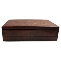 Boîte touareg, boîte recouverte de cuir et sculptée avec soin, teintée à la main en marron