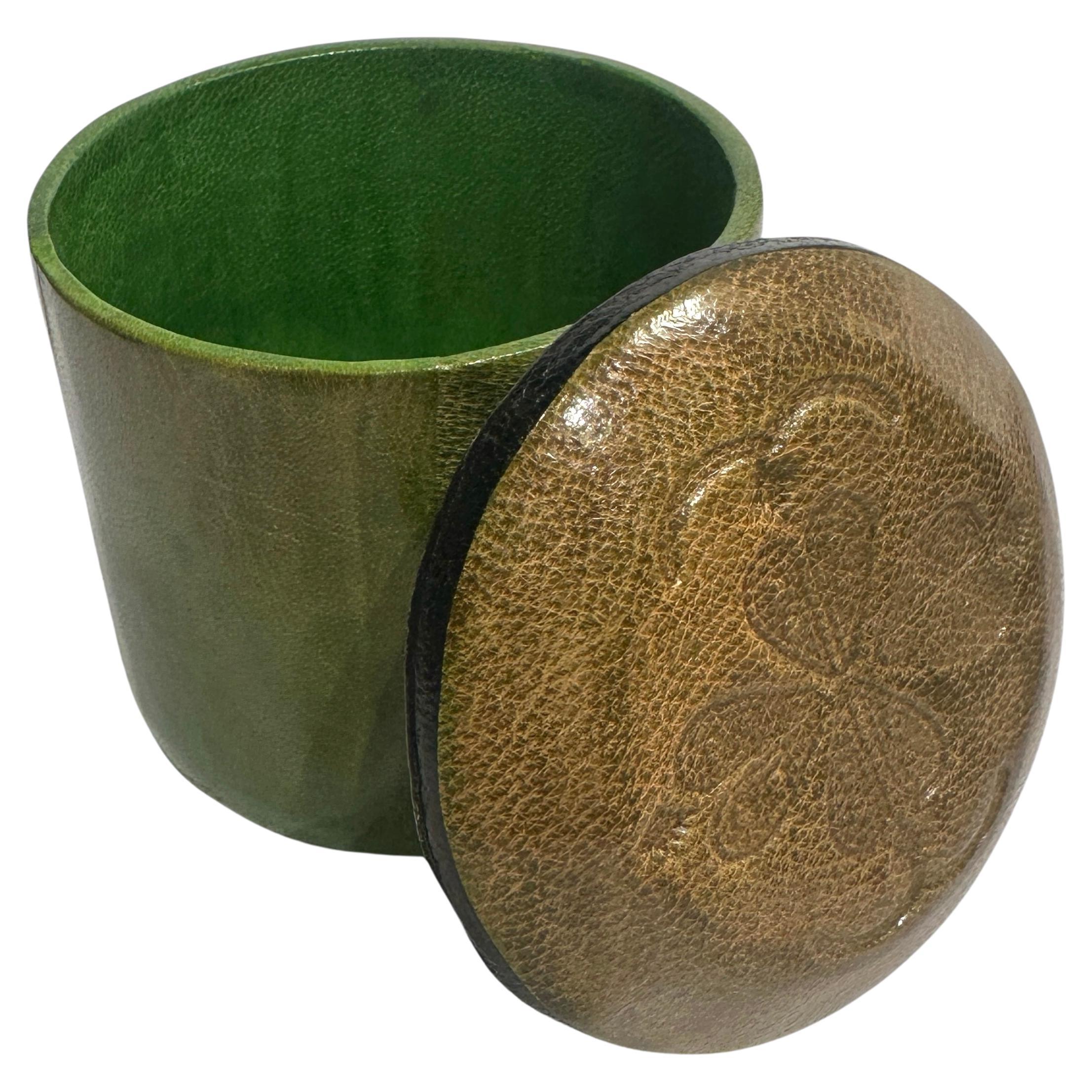 Tuareg Leder bezogene runde Trinket Box im Angebot