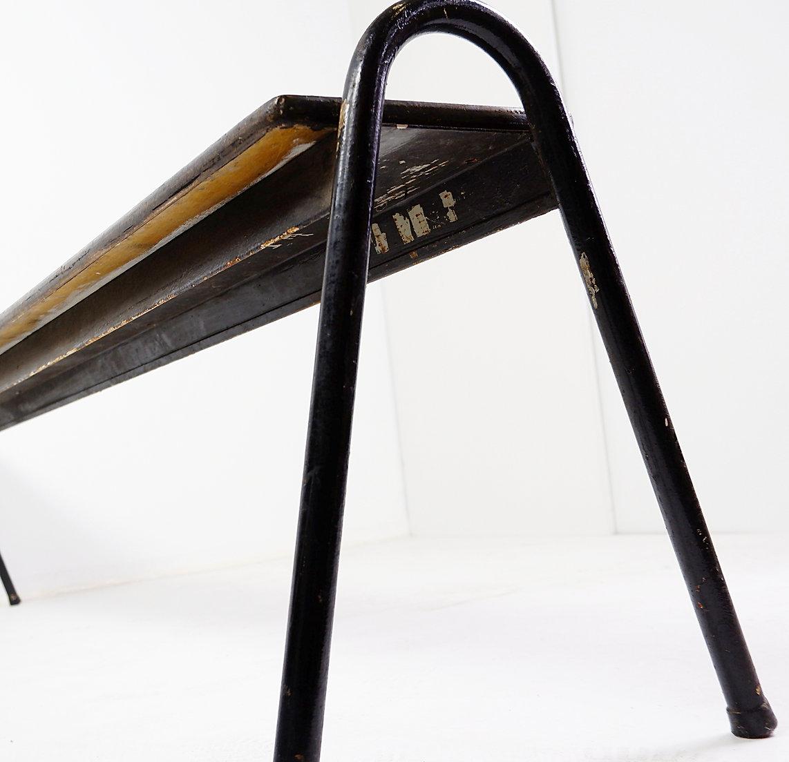 Tubax Banco negro de madera y metal - Diseño minimalista - Años 50- ancho 206 cm en venta 4