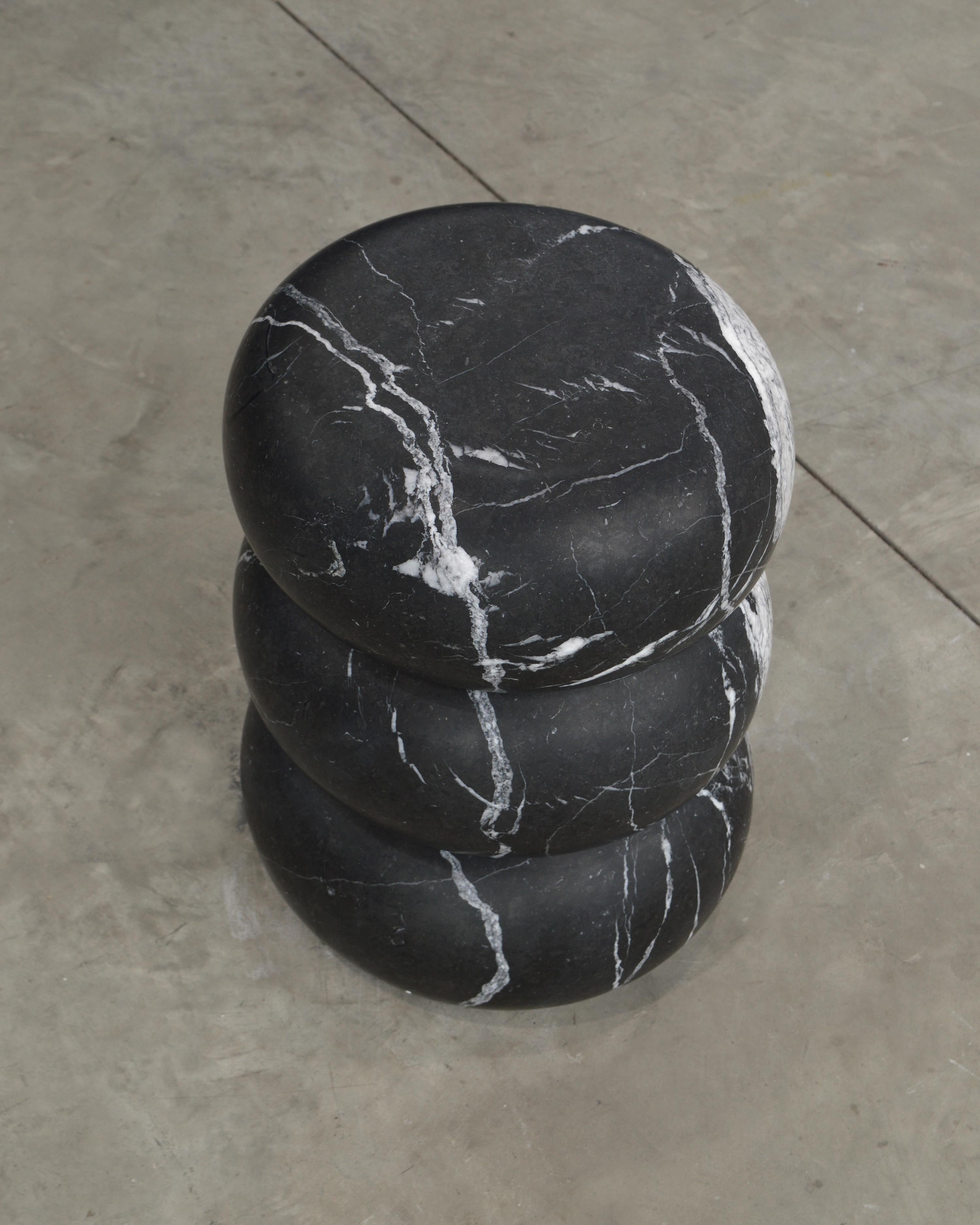 Beistelltisch aus Marmor, Nero Marquina, Tubby (Sonstiges) im Angebot