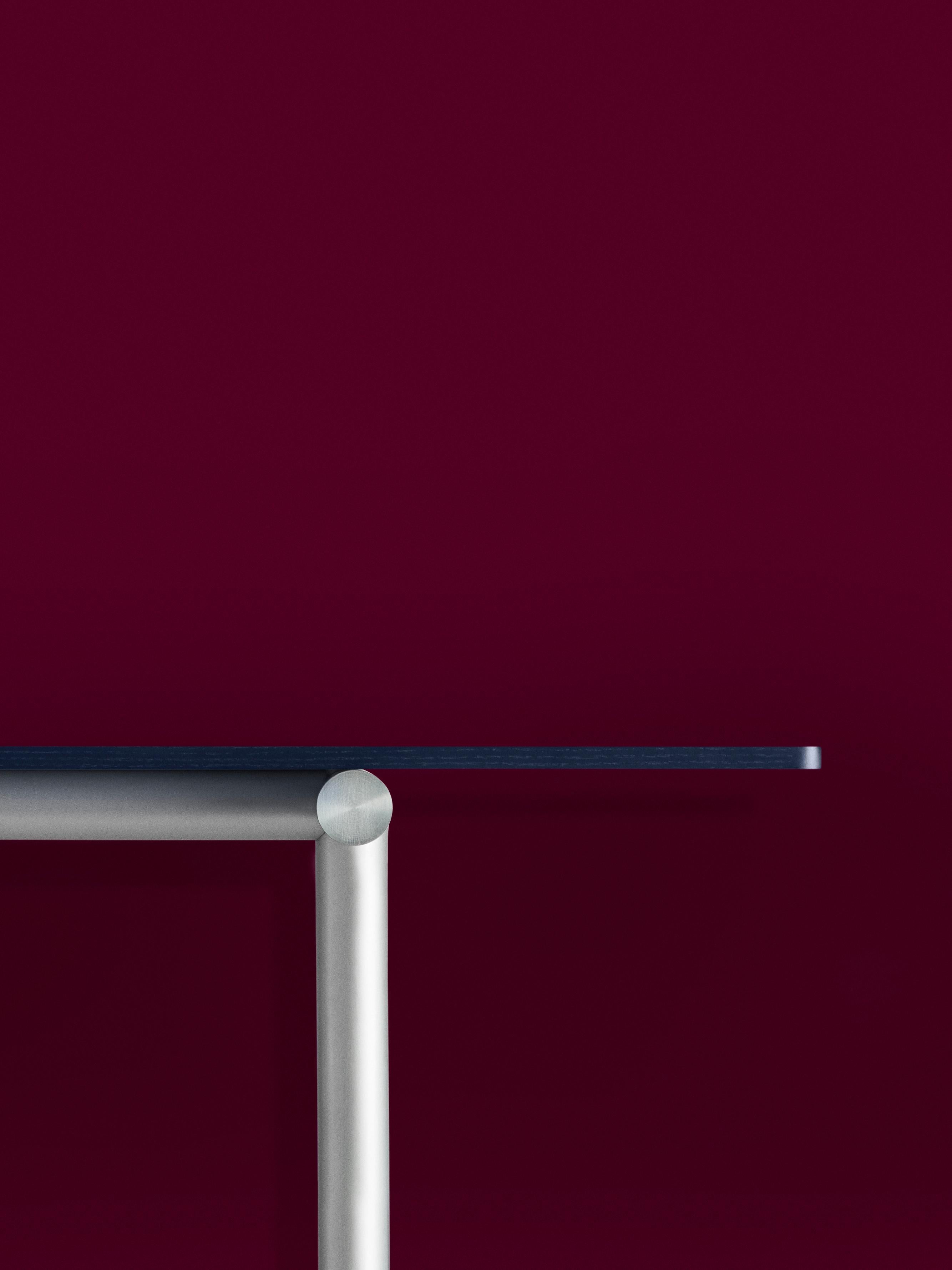 Mesa de comedor grande Tubby Tube con estructura de aluminio by Faye Toogood Recubrimiento de polvo en venta