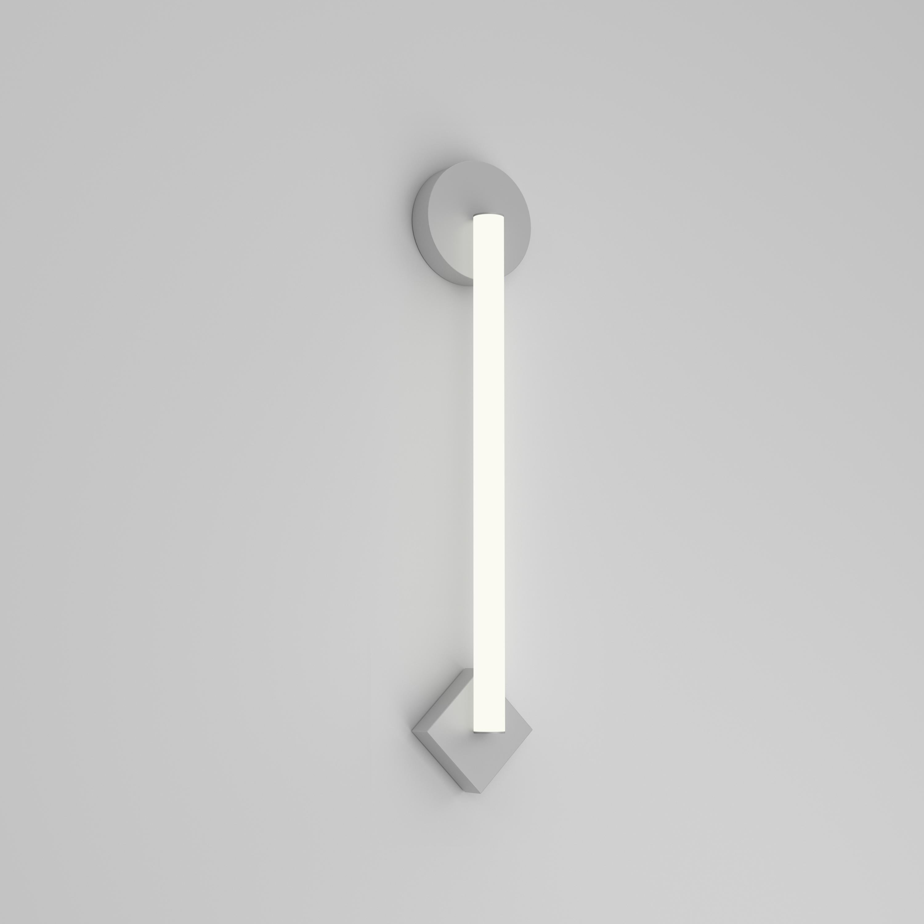 Lámpara de pared Tube Circle Rhombus Nickel de Atelier Areti
Dimensiones: P 6 x An 12 x Al 61,5 cm.
Materiales: Níquel, acrílico blanco.

Disponible en versiones de triángulo, rombo o círculo.
Disponible en latón, latón y color, níquel o níquel y