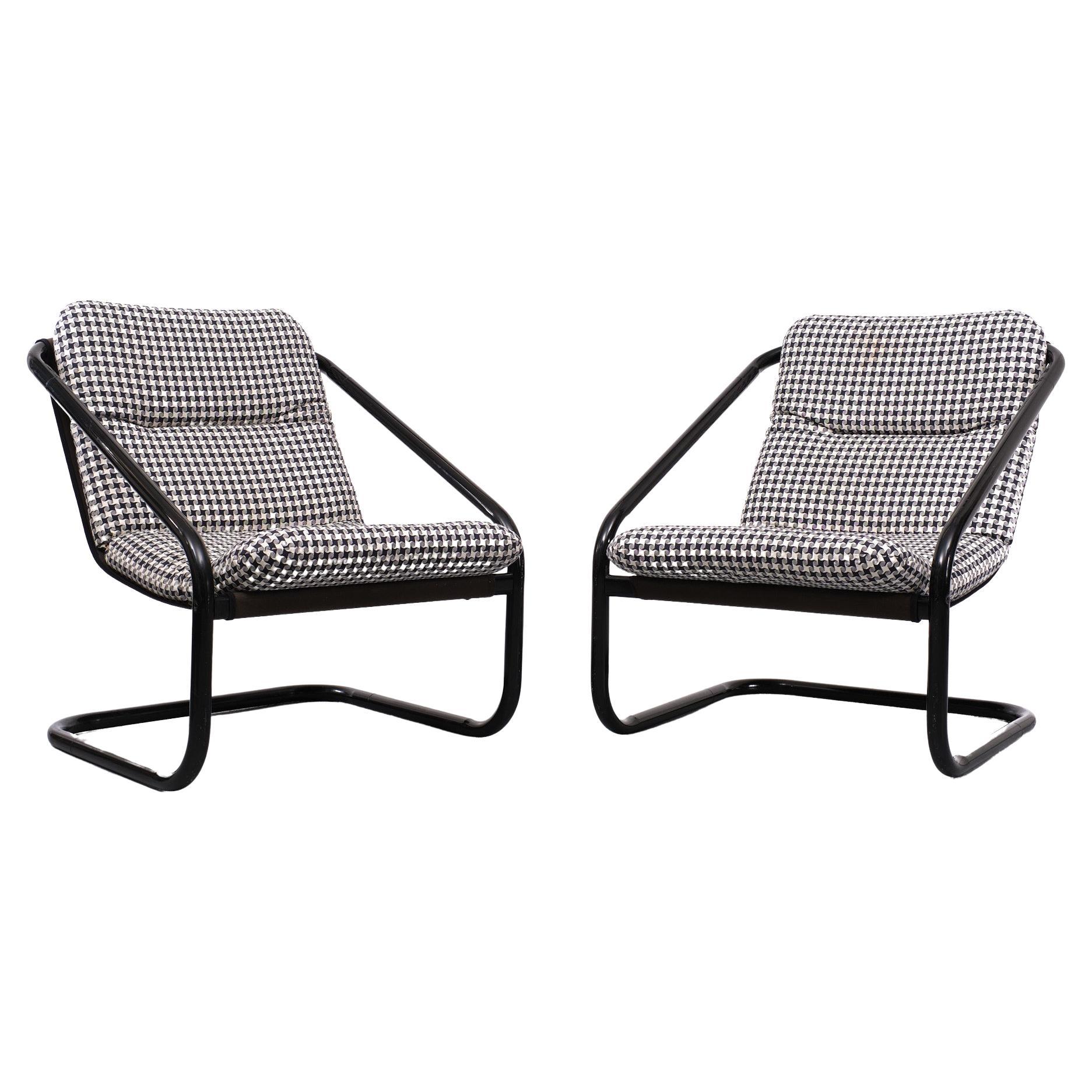 Two Tube frame lounge chairs .Comes with the original cushions. like the
Pop art print on these , good condition . on a Canvas base .  These Chairs are 
demountable , so very easy to send around the World . Very light . 

Please don't hesitate to