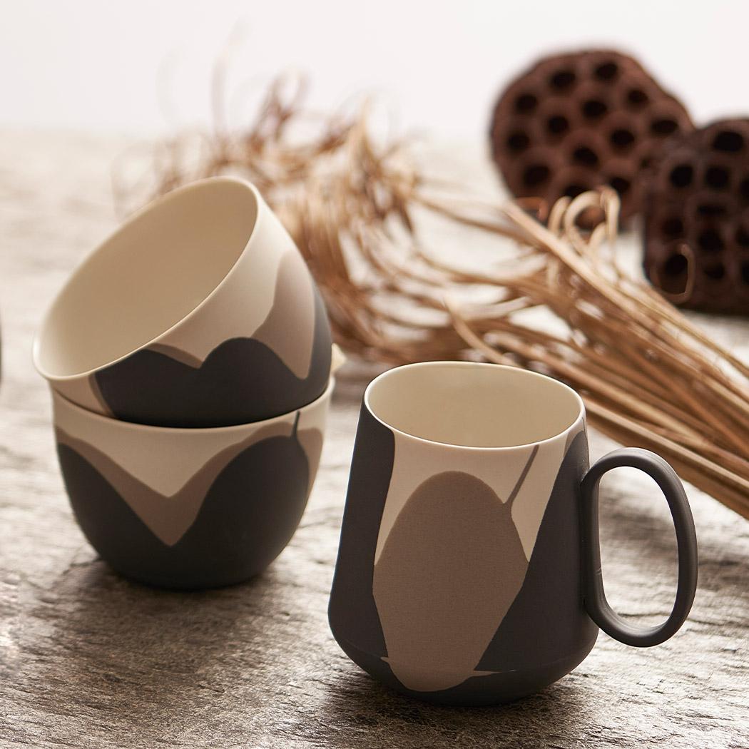 Esma Dereboy's meticulously handcrafted espresso cups are designed to add a touch of luxury to your everyday coffee experience. With their unique colors, these espresso cups create a perfect harmony when paired with matching saucers. Explore Esma