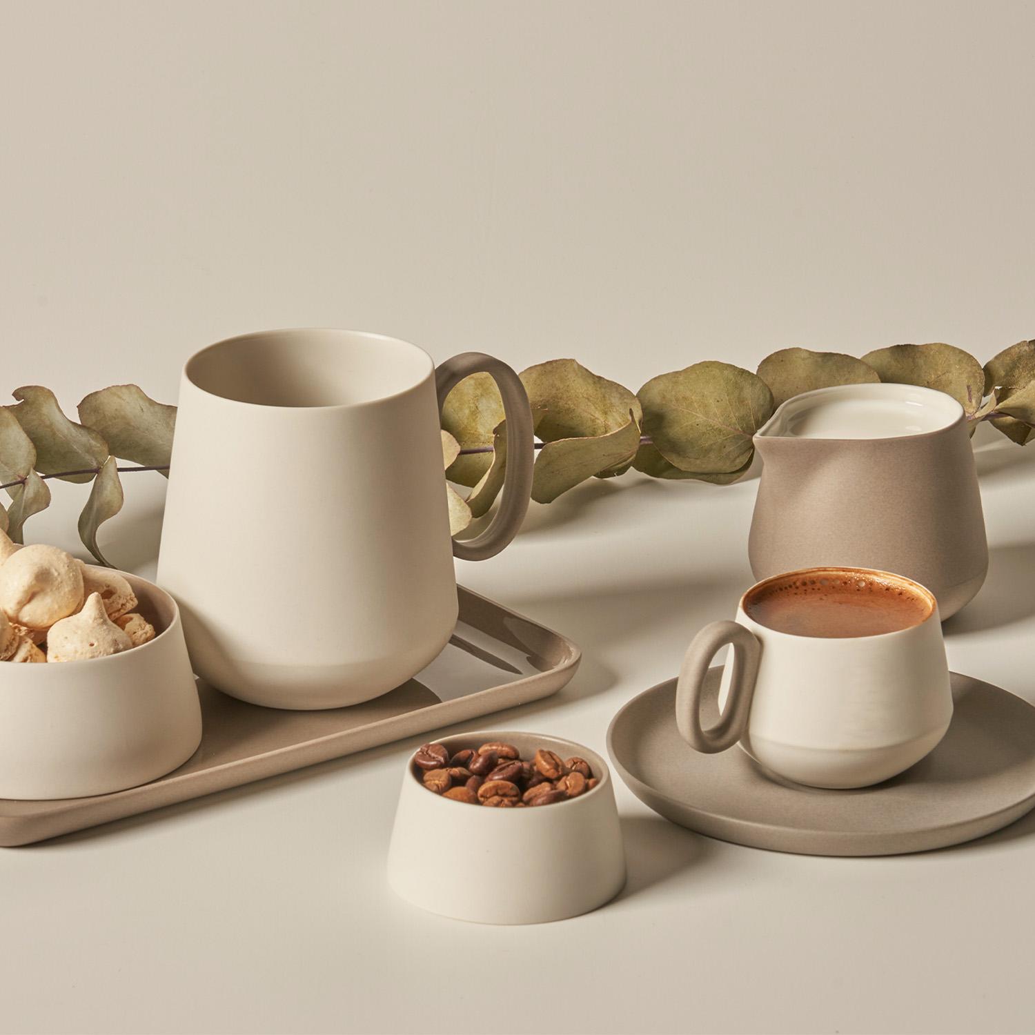 Set de dos tazas de porcelana hechas a mano - Marfil   Colección Esma Dereboy Tube Artes y manualidades en venta