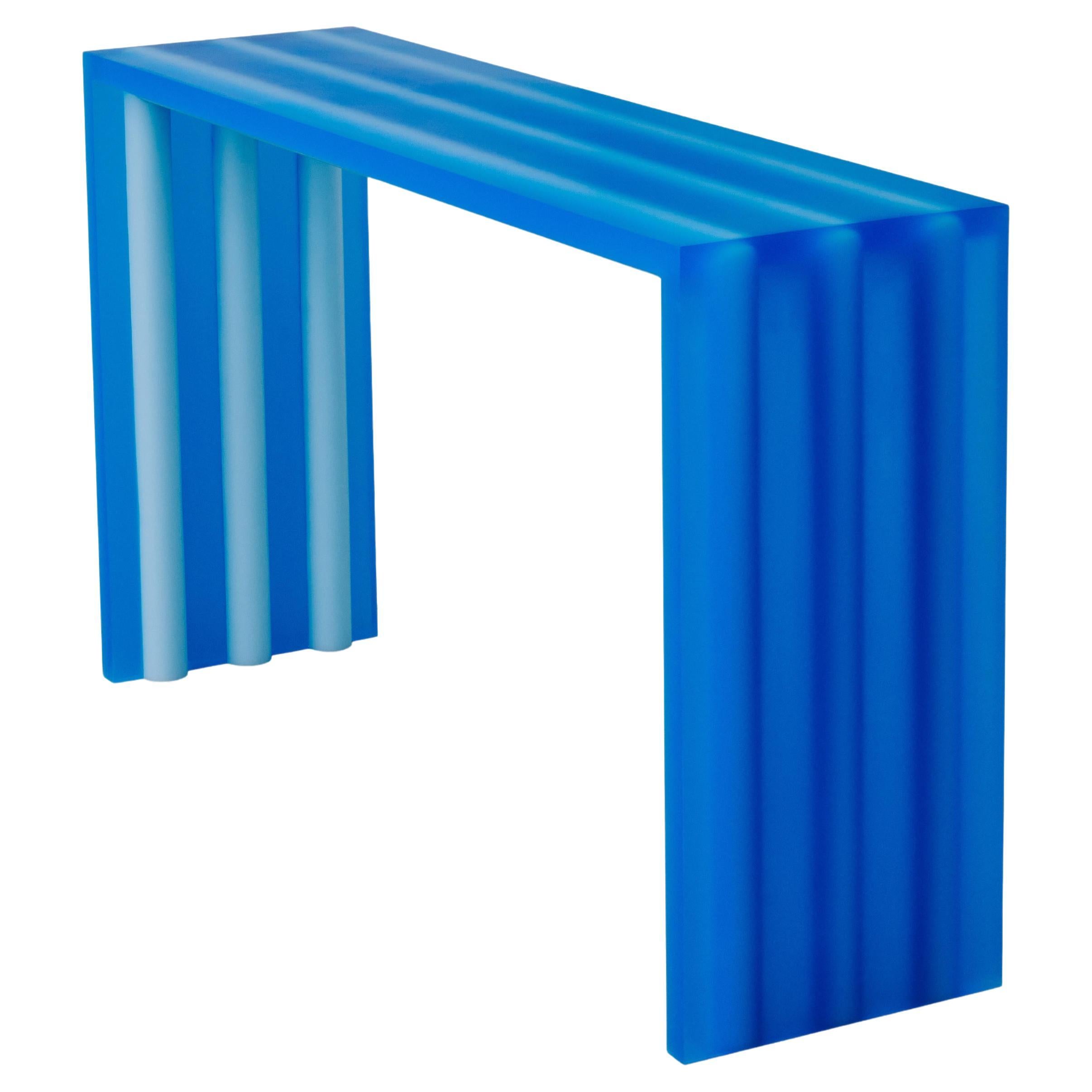 Console/table console en résine tube bleue par Facture, REP par Tuleste Factory