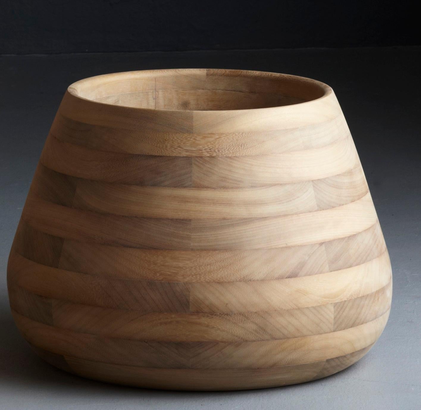 Tuber Small Natural Wood Planter by Indigenus
Designed by Haldane Martin
Dimensions: Ø 66,7 x H 47,5 cm.
Materials: Wood.
Weight: 27 kg.

Available in natural/oiled wood or stone. Different colors and sizes are available. Please contact us.

Haldane