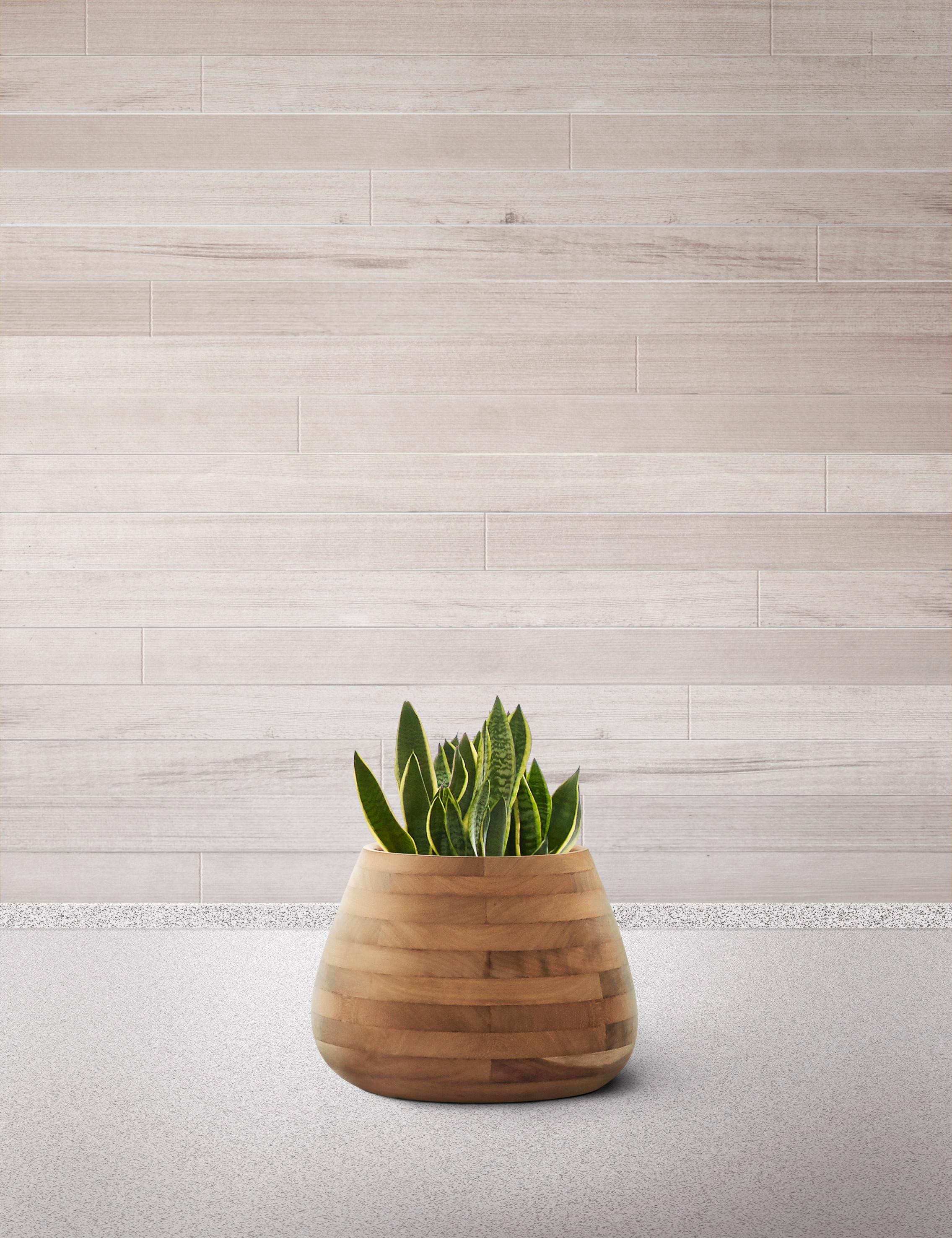 Jardinera Pequeña de Madera Aceitada Tuber de Indigenus
Diseñado por Haldane Martin
Dimensiones: Ø 66,7 x A 47,5 cm.
Materiales: Madera.
Peso: 27 kg.

Disponible en madera natural/aceitada o piedra. Hay disponibles diferentes colores y tamaños.
