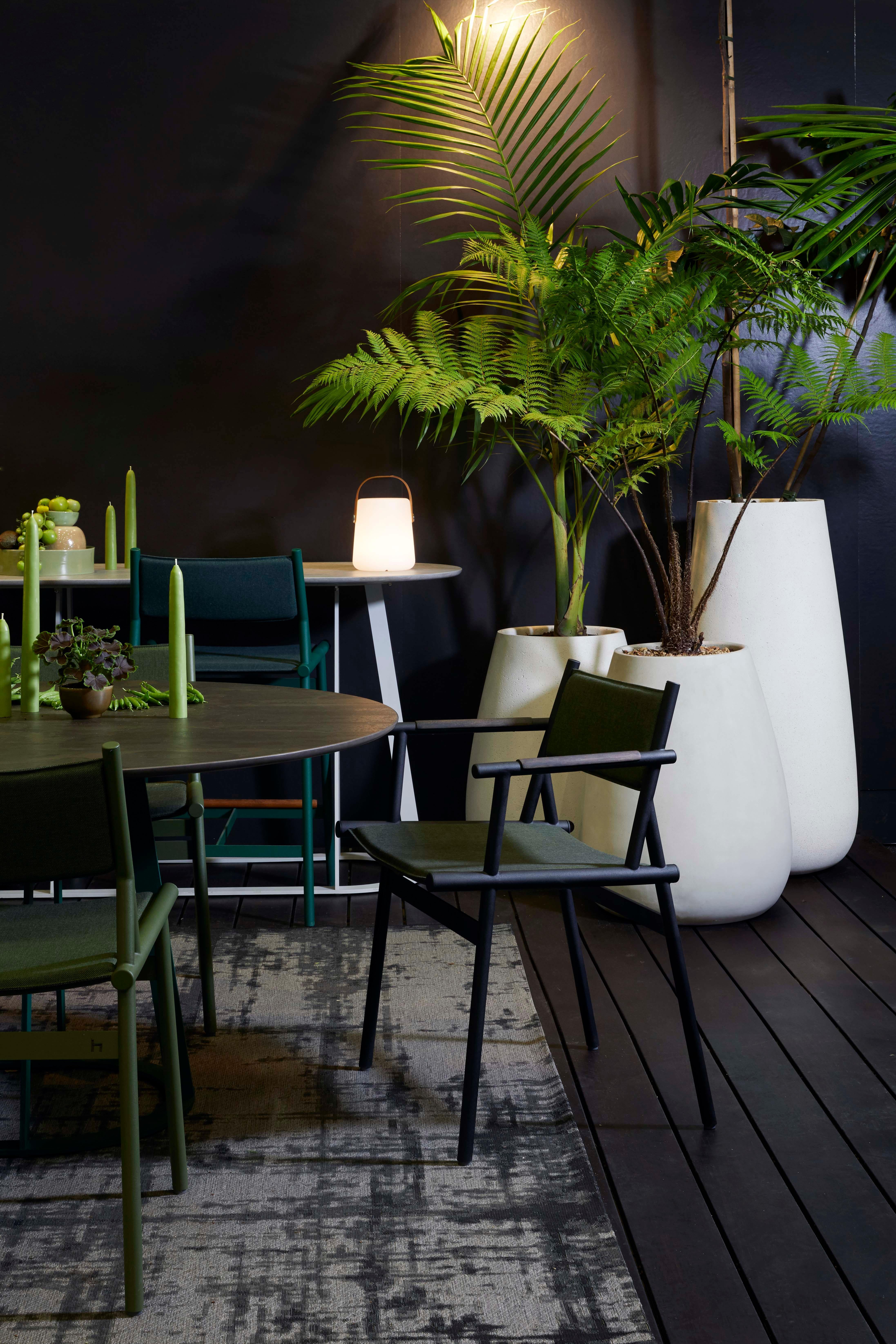 Autre Petite jardinière en bois de sable par Indigenus en vente