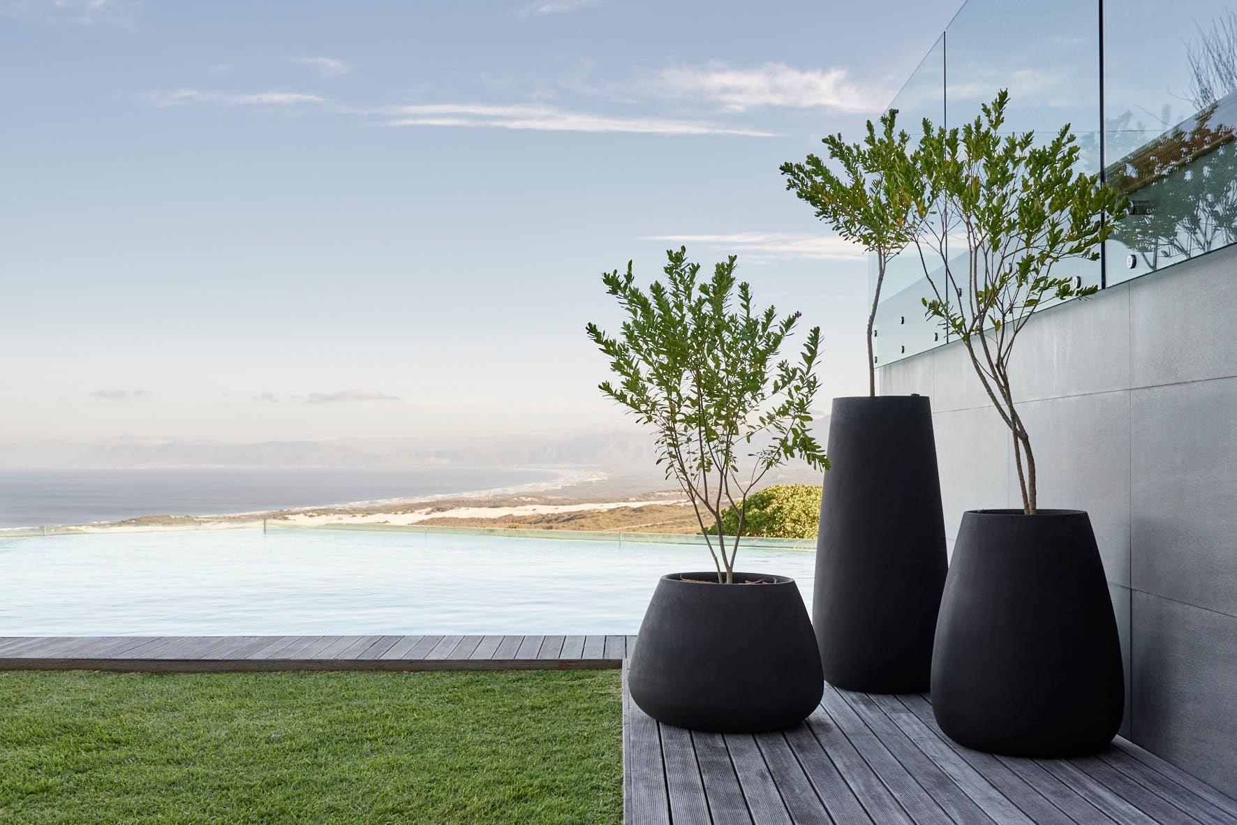 Tuber Tall Brown Planter by Indigenus In New Condition For Sale In Geneve, CH