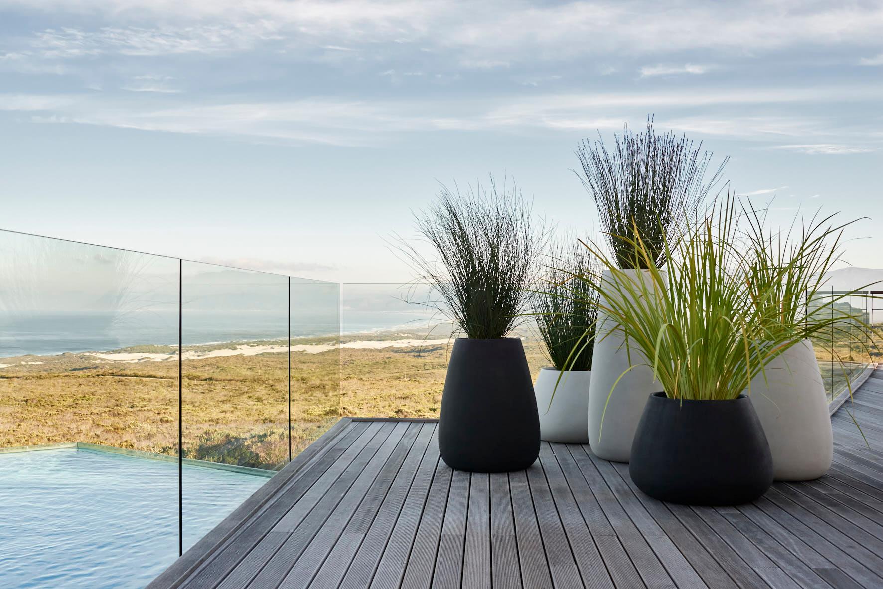 Postmoderne Grande jardinière de grès en caoutchouc par Indigenus en vente