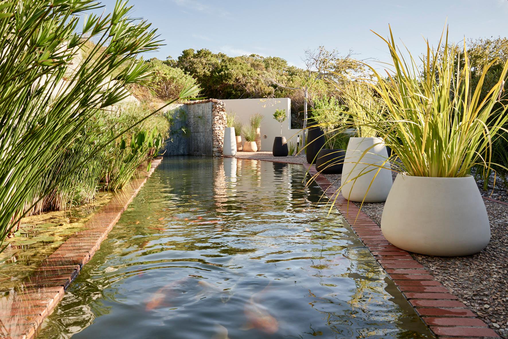 XXIe siècle et contemporain Grande jardinière de grès en caoutchouc par Indigenus en vente