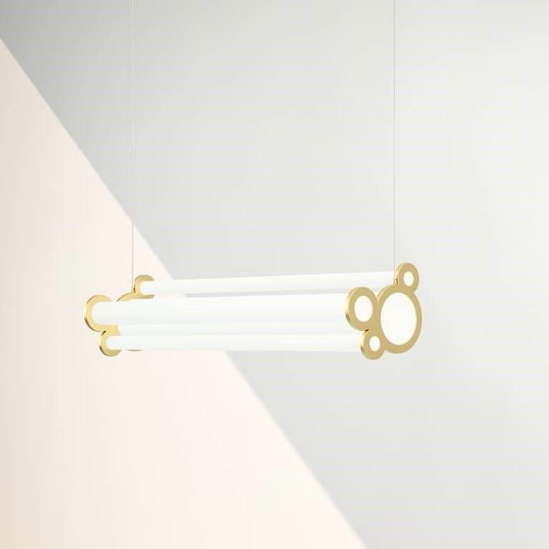 Applique Tubes in ottone di Atelier A Light
Dimensioni: P 18 x L 80,6 x H 18 cm.
Materiali: Ottone spazzolato, acrilico bianco.

Disponibile in alluminio, ottone o nero. Contattateci.

Tutte le nostre lampade possono essere cablate a seconda del