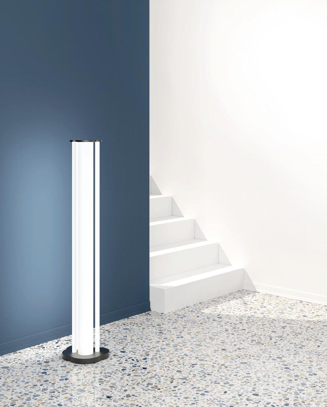 Tedesco Lampada da terra Tubes di Atelier A Light in vendita