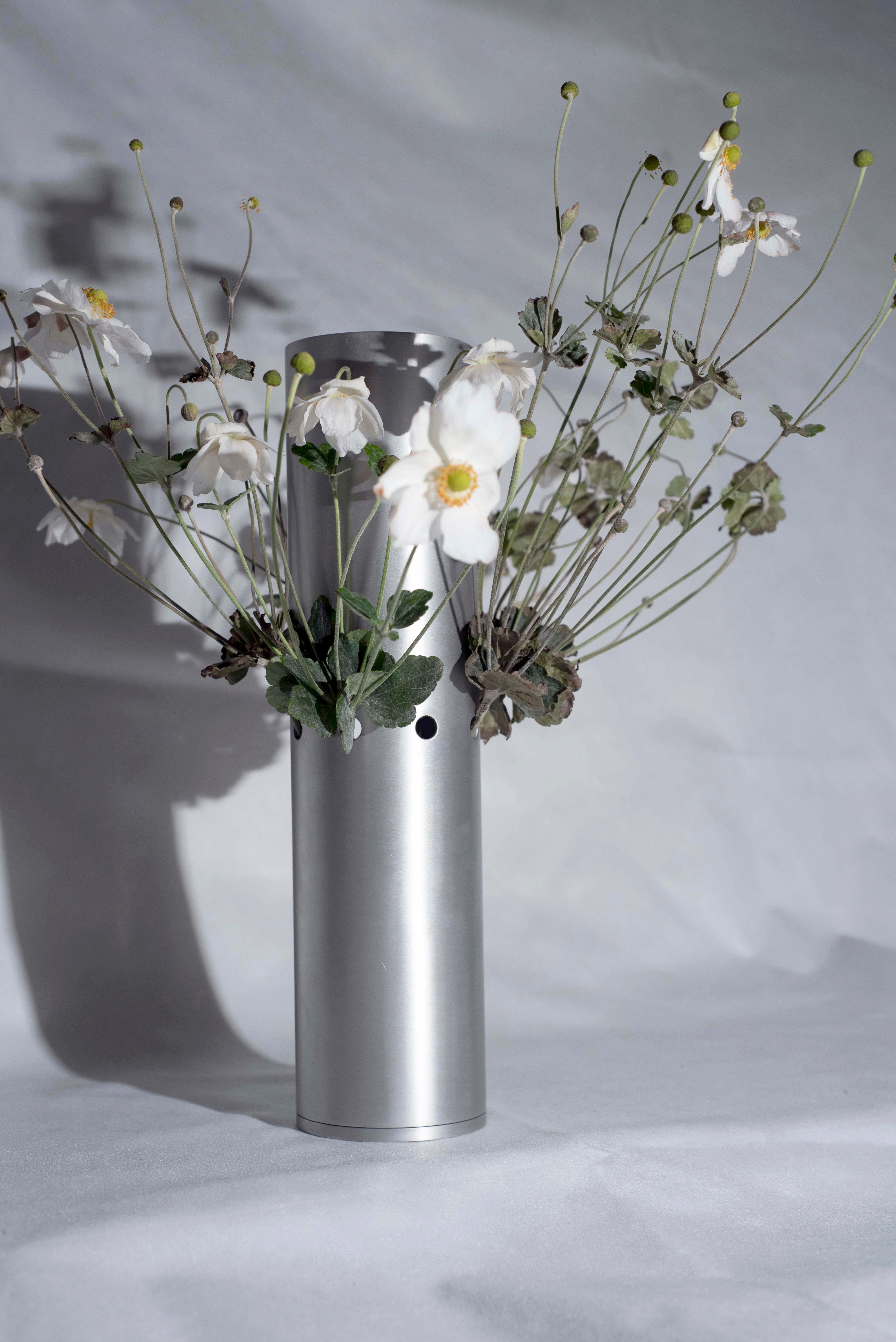 Italian Tubino 003 Minimal Aluminium Flower Vase For Sale