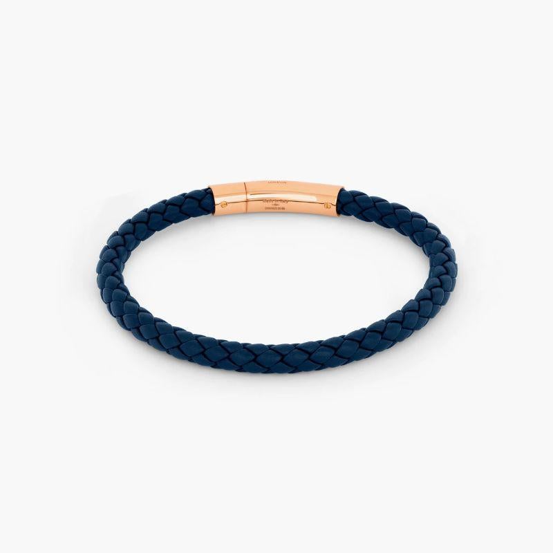 Tubo Taito Bracelet in Navy Leather with 18K Rose Gold, Size S

Genuine navy-coloured Italian leather is intricately hand-wrapped into our classic braid design, securely fastened with an 18k rose gold click clasp, all meticulously engineered in our